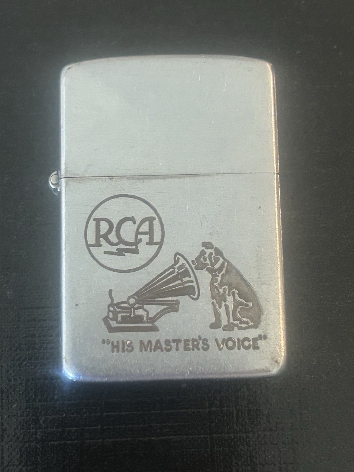 Rare 1954 Zippo RCA Victor „His Master’s Voice“ Nipper Dog Etched Lighter