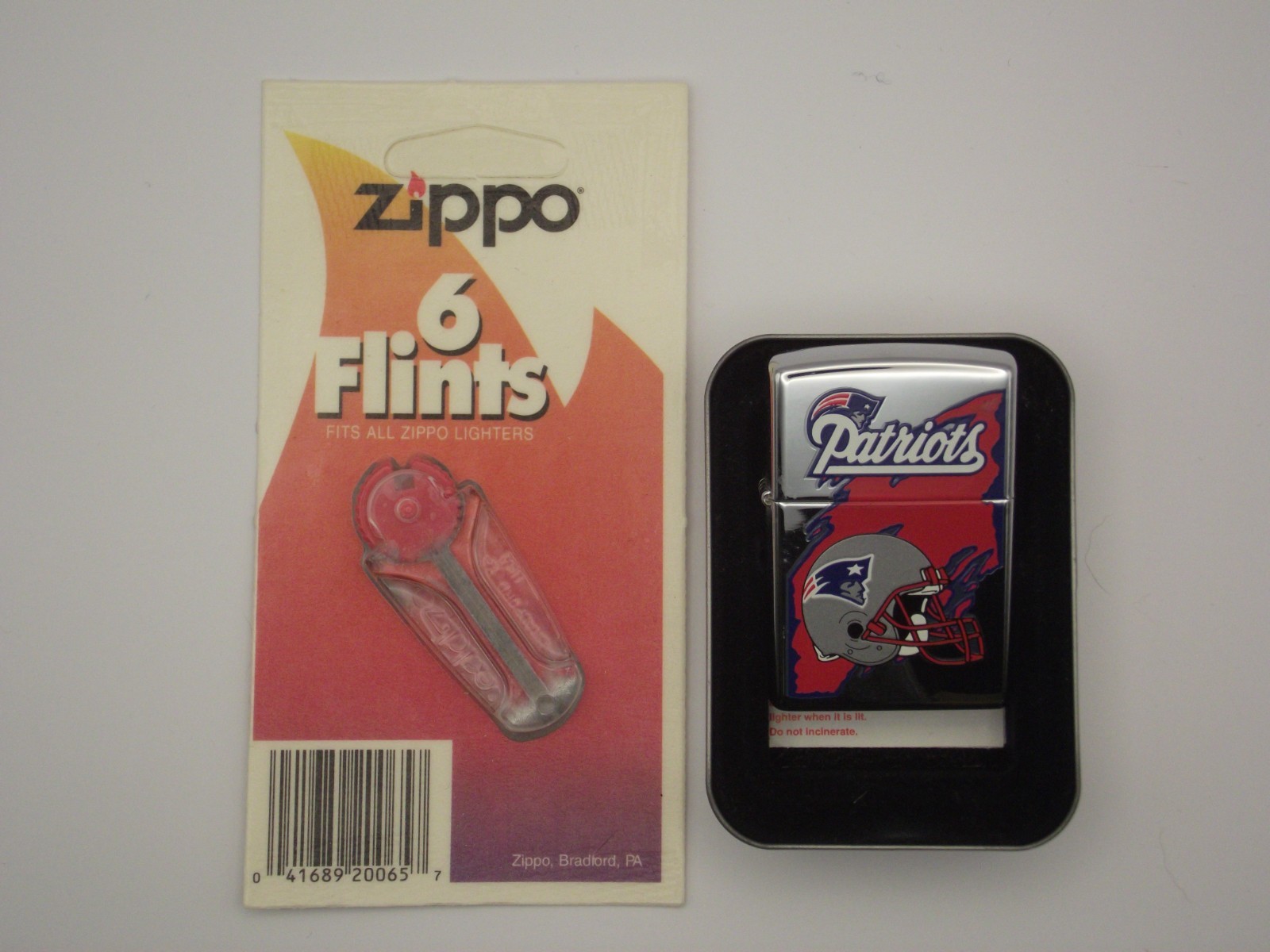 Vintage Zippo Lighter New England Patriots New with 6 flints
