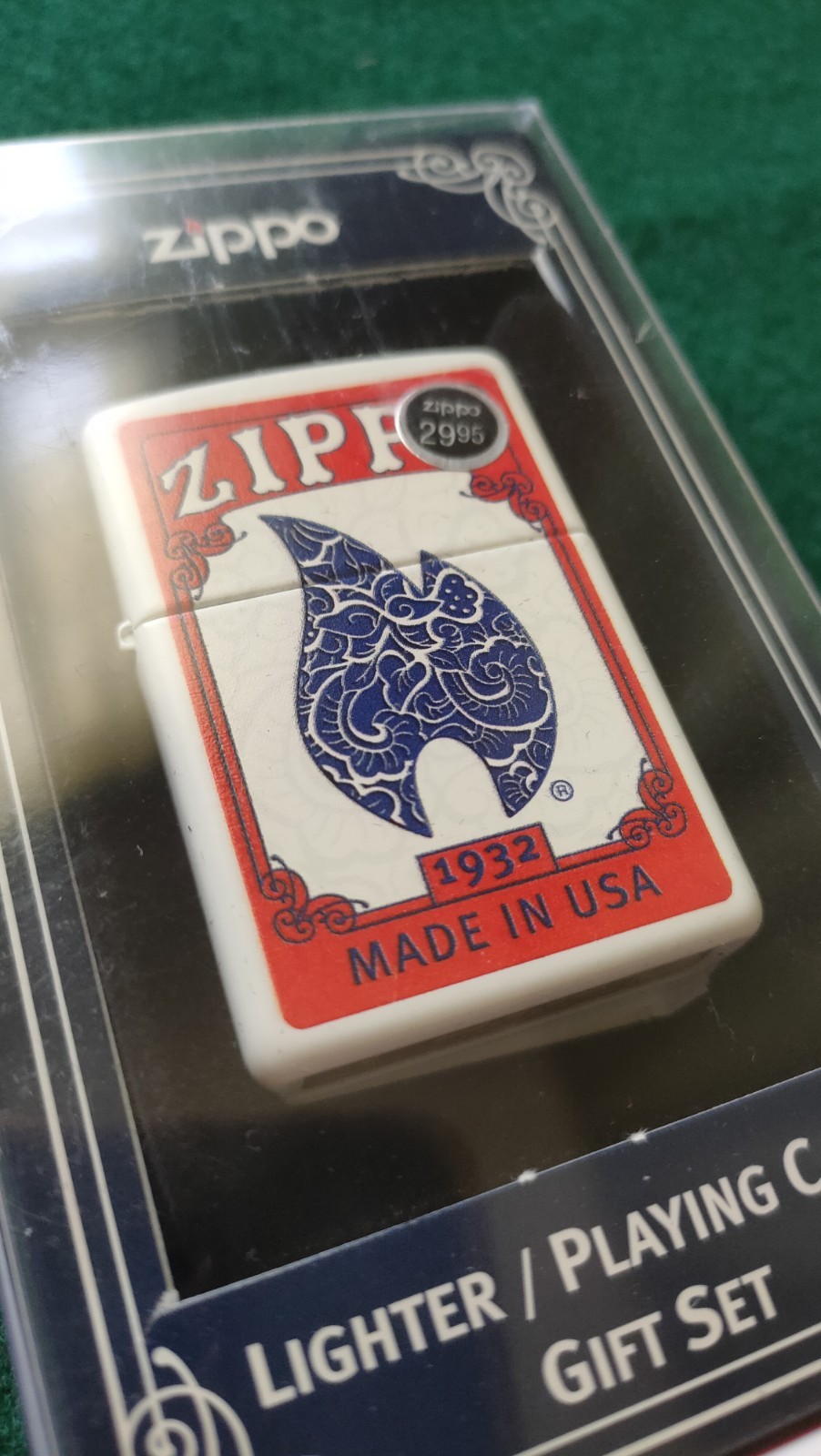 2012 ZIPPO Lighter/Playing Cards Gift Set. Mint