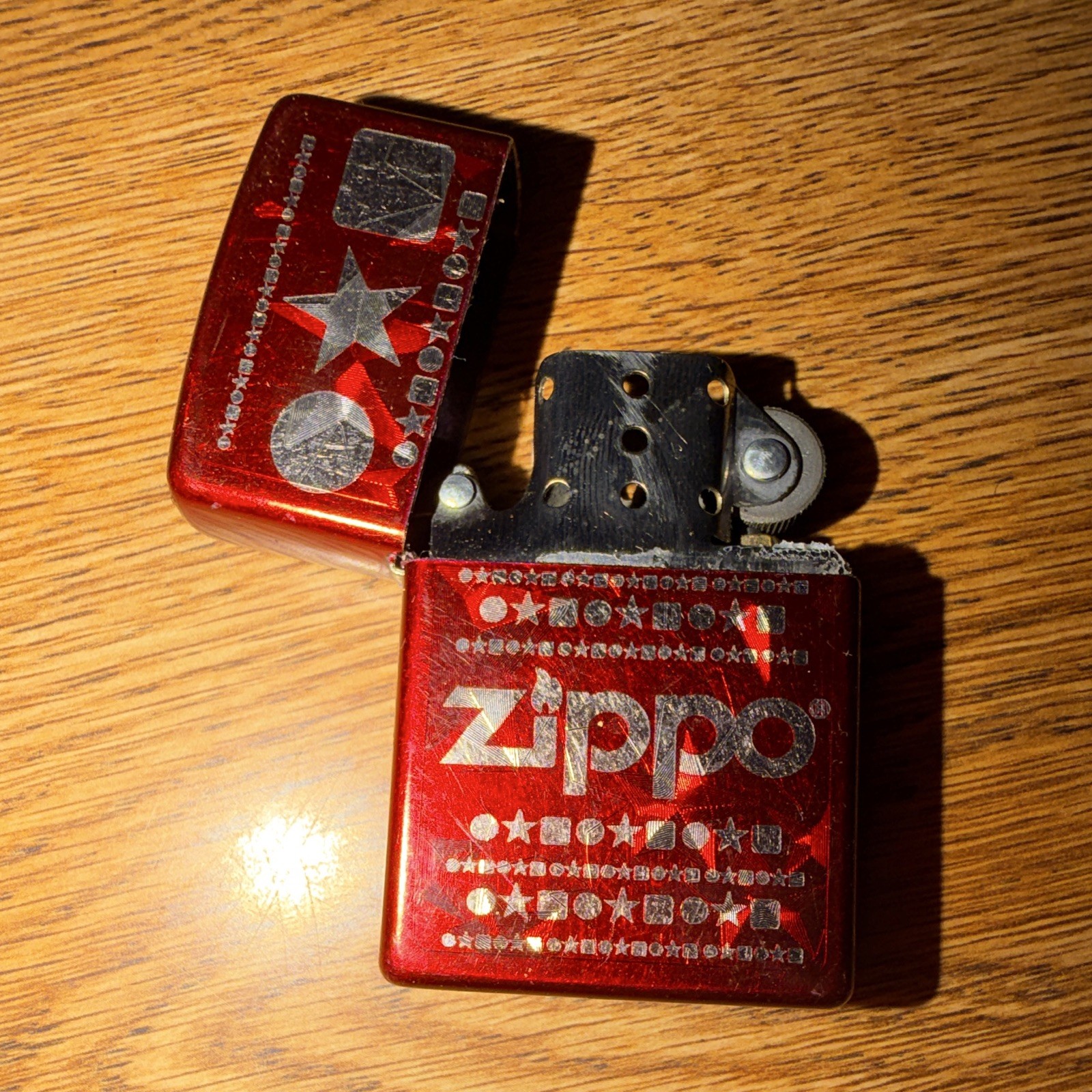 Zippo Red Metal Lighter Zippo Logo Pattern & Star Design Bradford, PA USA