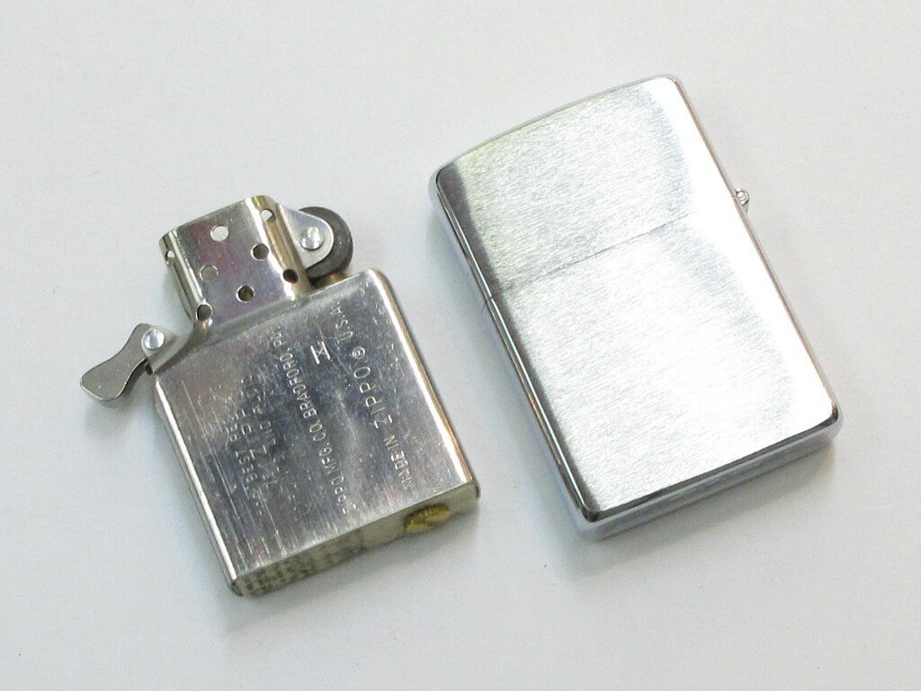 Vintage Zippo 1994 Electronic Attack Squadron VAQ-136 „Gauntlets“ Oil Lighter