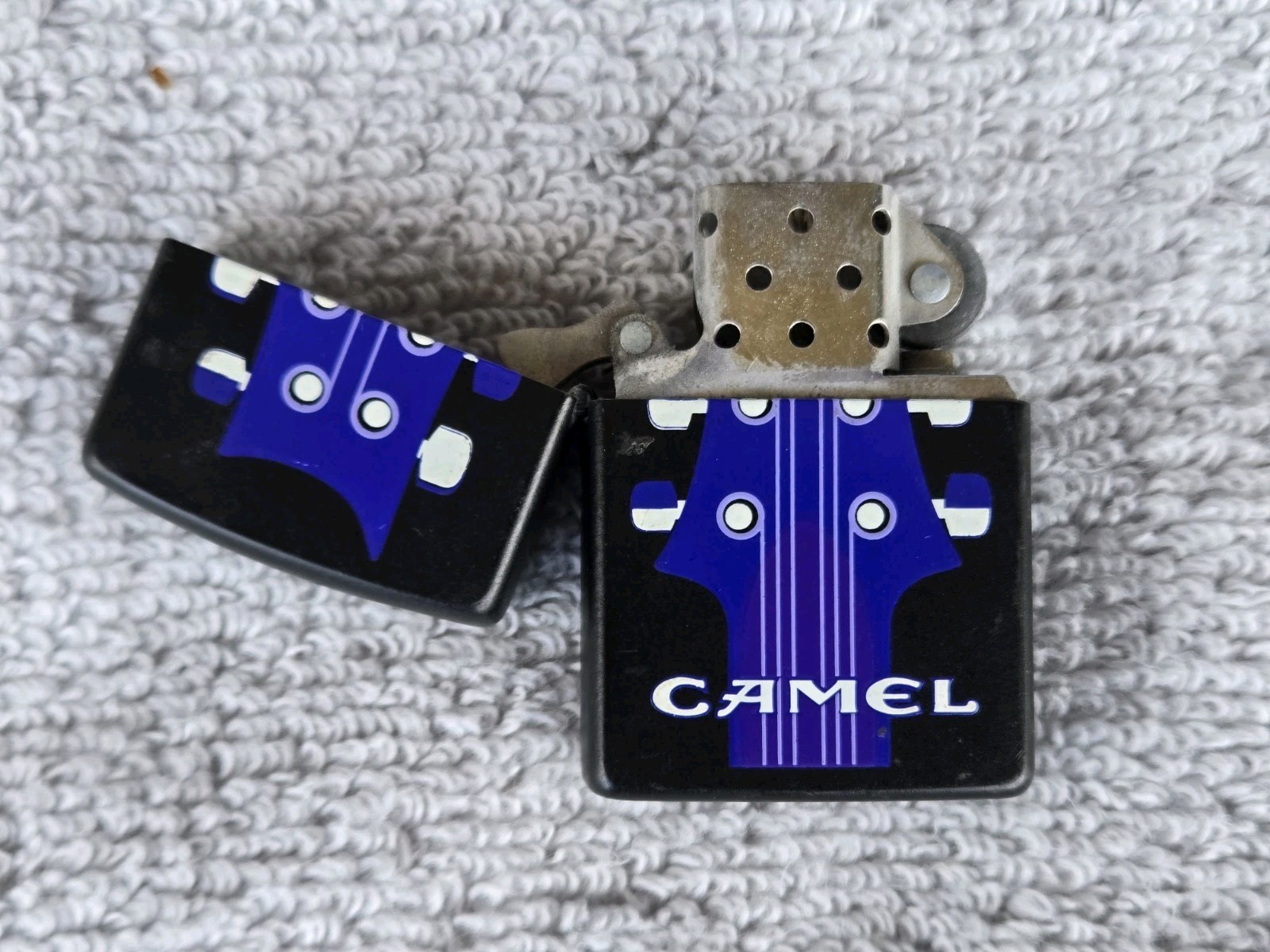 1995 Unfired Camel Guitar / Music Note Zippo Lighter