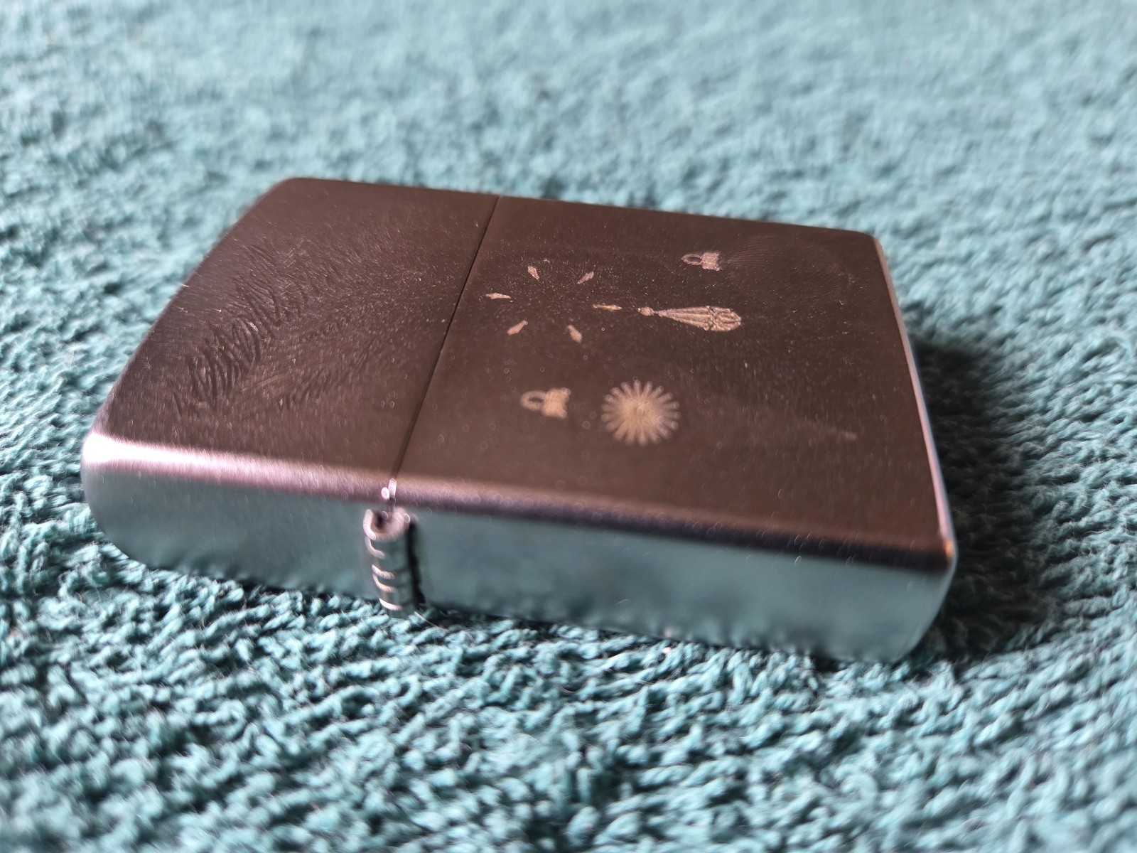 Zippo Ornament Design… Silver and Gold Engraved Lighter… 2017… N.I.B !