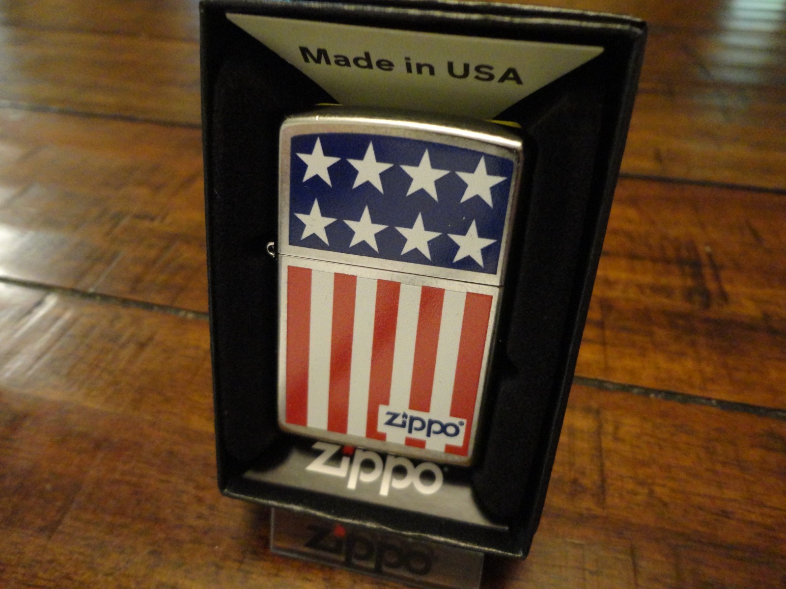 AMERICAN FLAG PATRIOTIC ZIPPO LOGO ZIPPO LIGHTER MINT IN BOX
