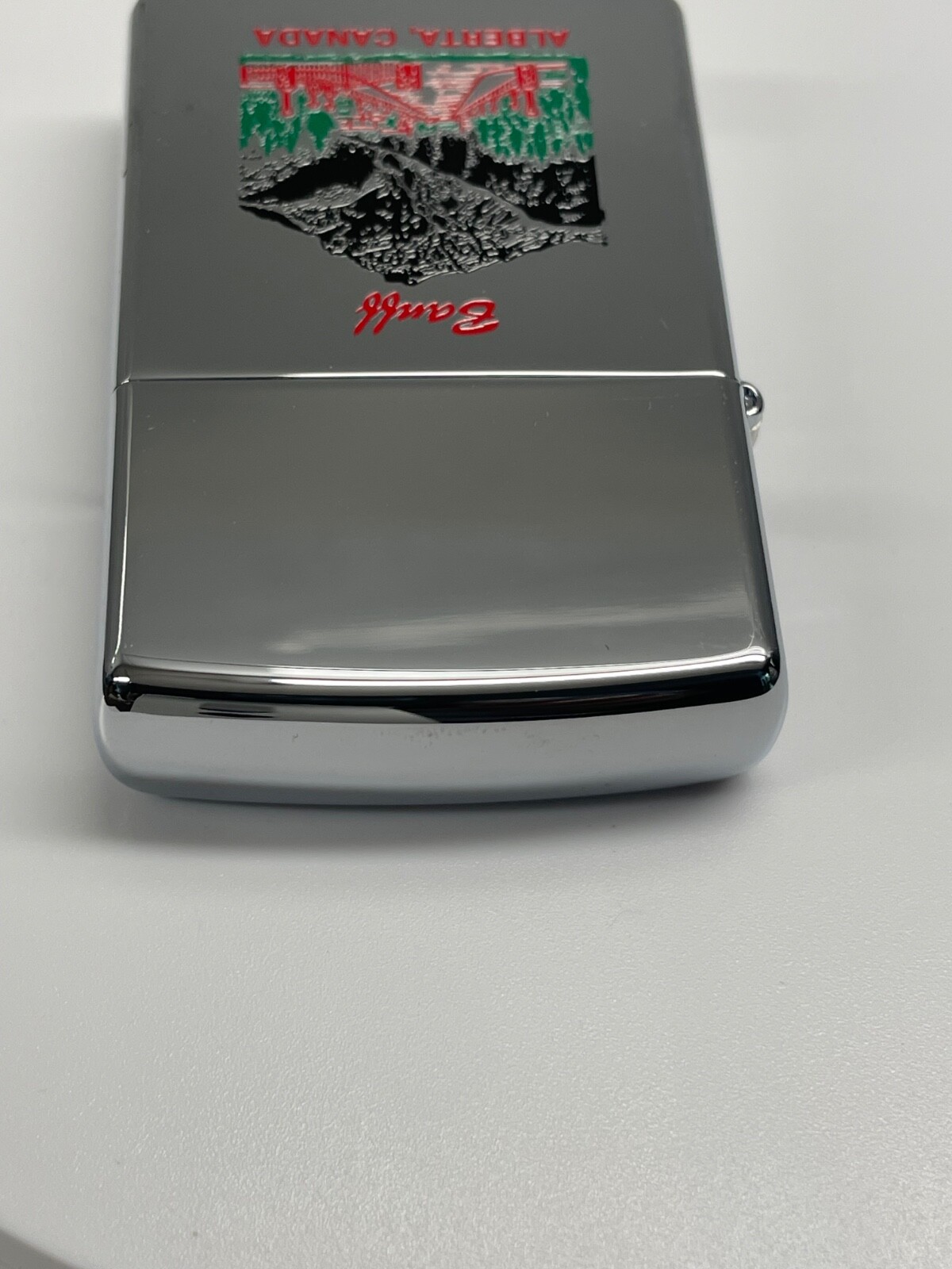Zippo(2005).New.Unfired.No Fuel. High Polish Chrome.