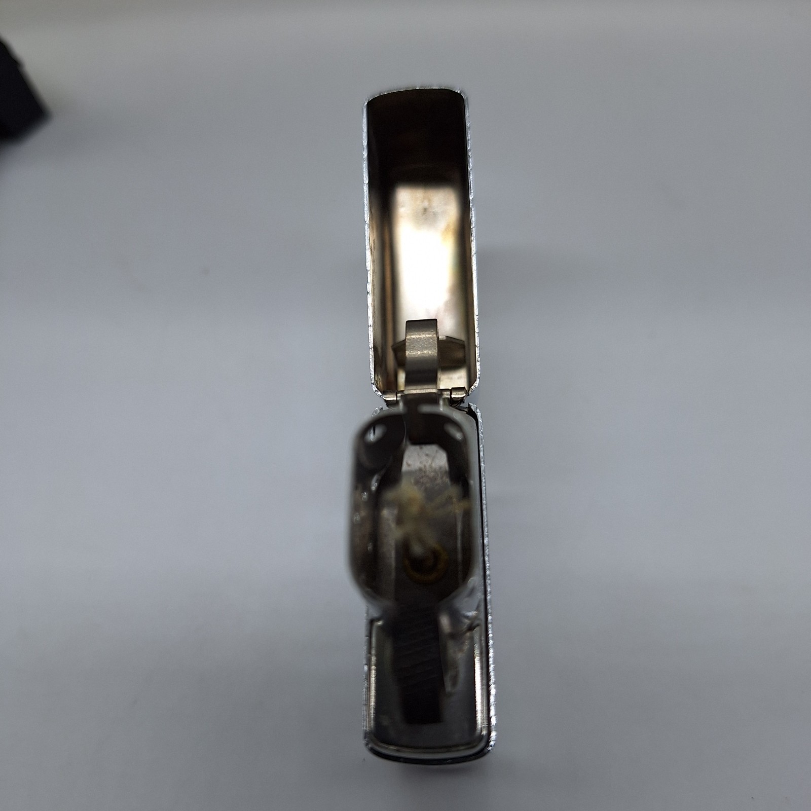 Vintage ZIPPO LIGHTER „Regular Venetian“ High Polish Chrome 352 UNUSED W/ PAPERS