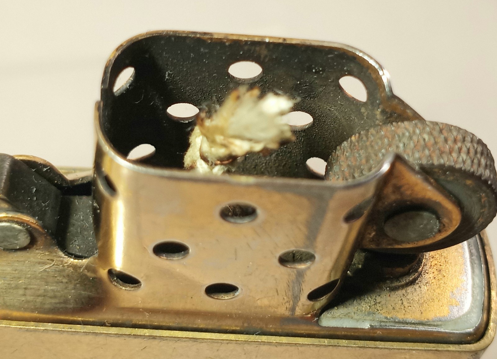 Vintage ZIPPO 2004 Gold Tone Gold Insert Cigarette Lighter Nice Snap