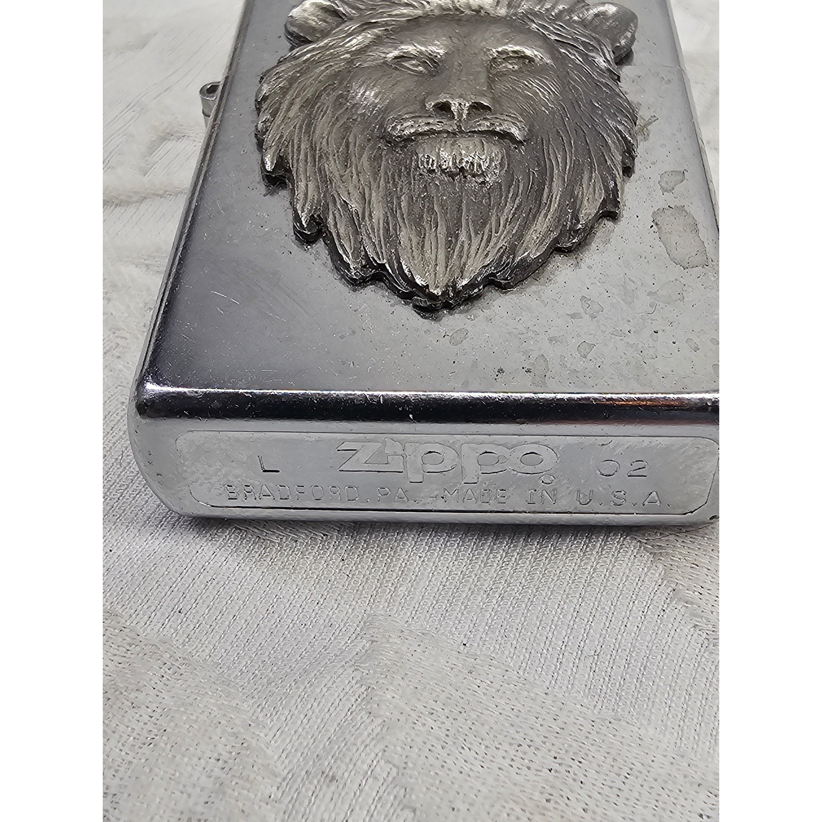 Rare Zippo Lion Head Lighter Mens Silver Good 2002 Vintage 3D Emblem Windproof