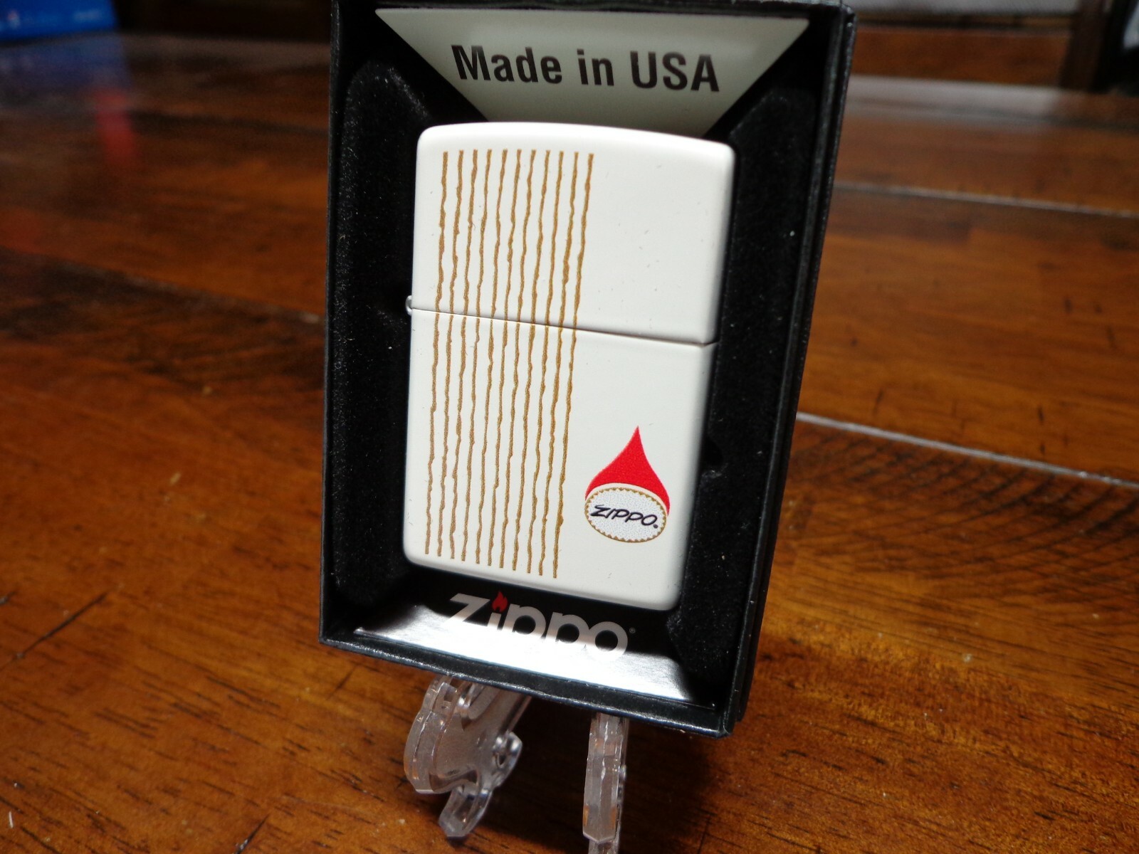 1960’S-1970’S ZIPPO GIFT PACKAGE BOX DESIGN ZIPPO LIGHTER MINT IN BOX
