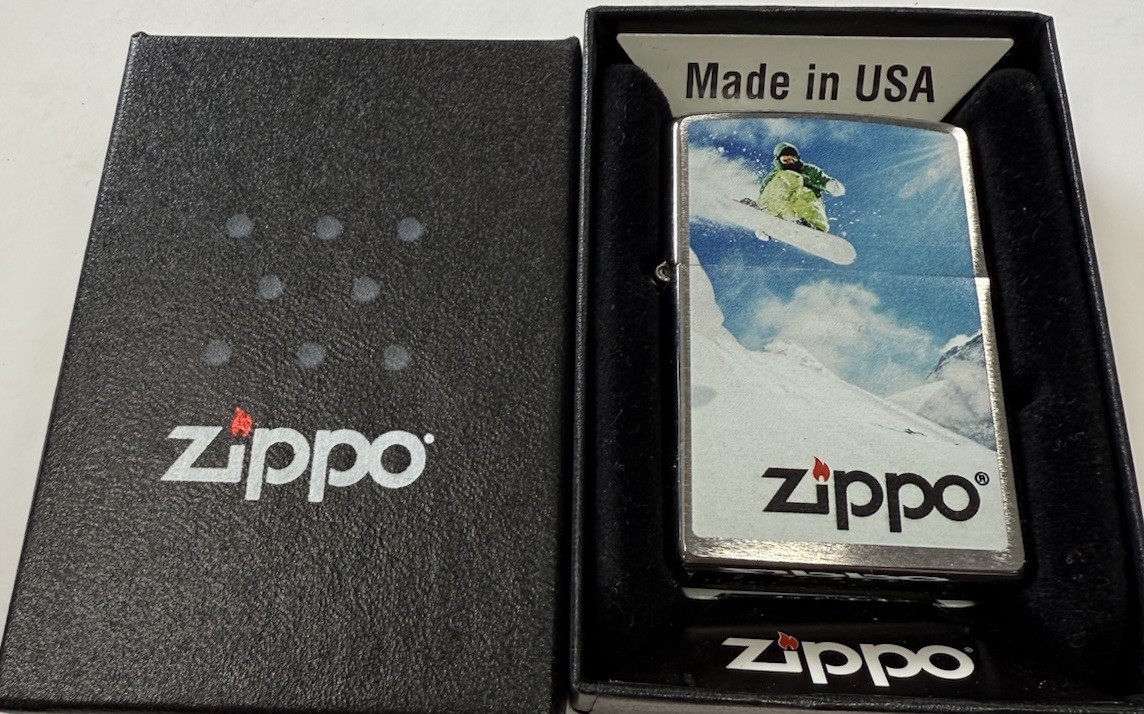 ZIPPO 2015 SNOWBOARDING LIGHTER UNFIRED IN BOX 754