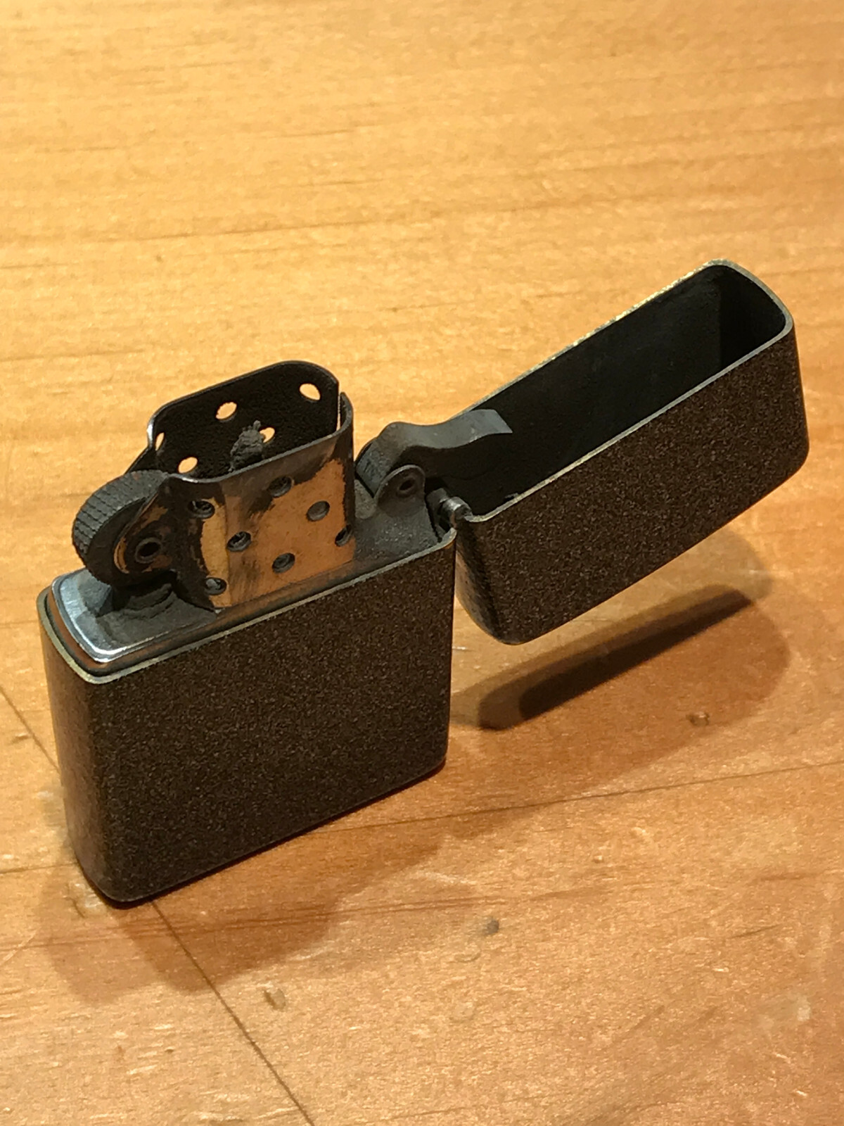 CLASSIC BLACK AND WHITE SPECKLED ZIPPO LIGHTER