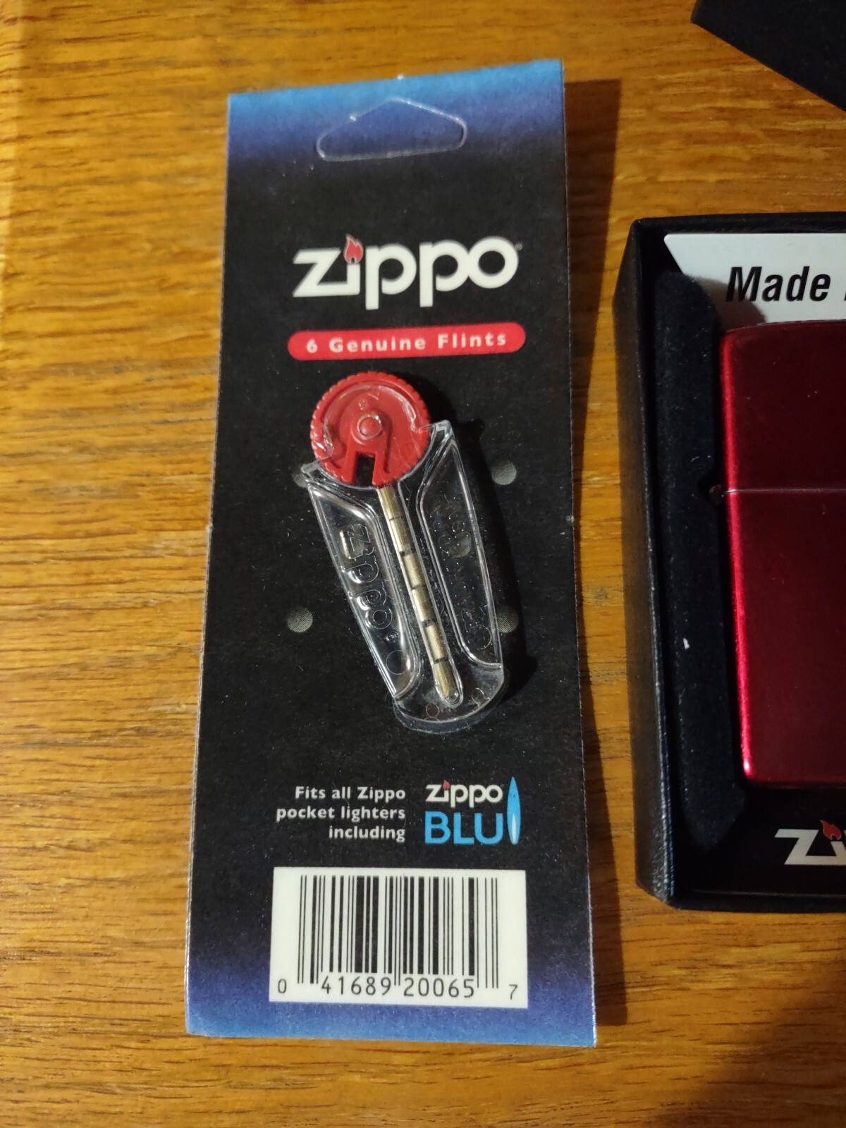 2010 Zippo Windproof Lighter Classic Candy Apple Red w/ 6 Count Flints SEE VIDEO