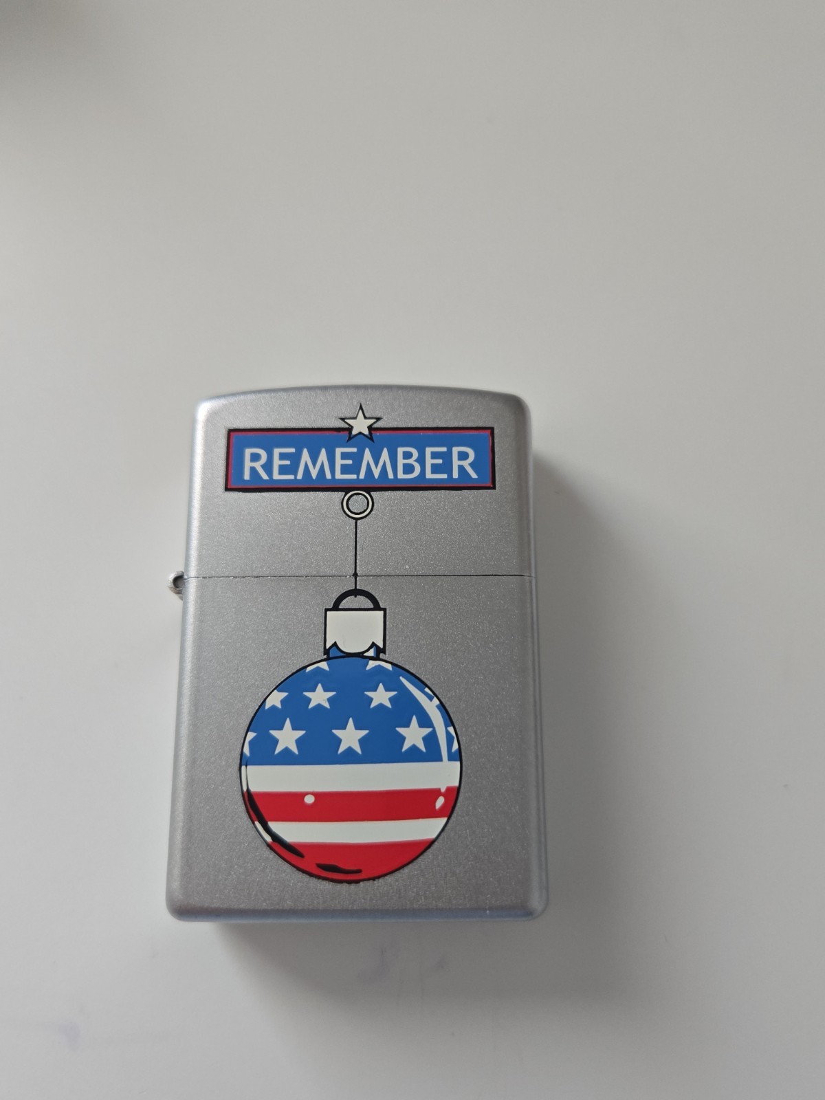 Sweet Retired Holiday Patriotic Remember 2004 Zippo Original Box Brushed Chrome