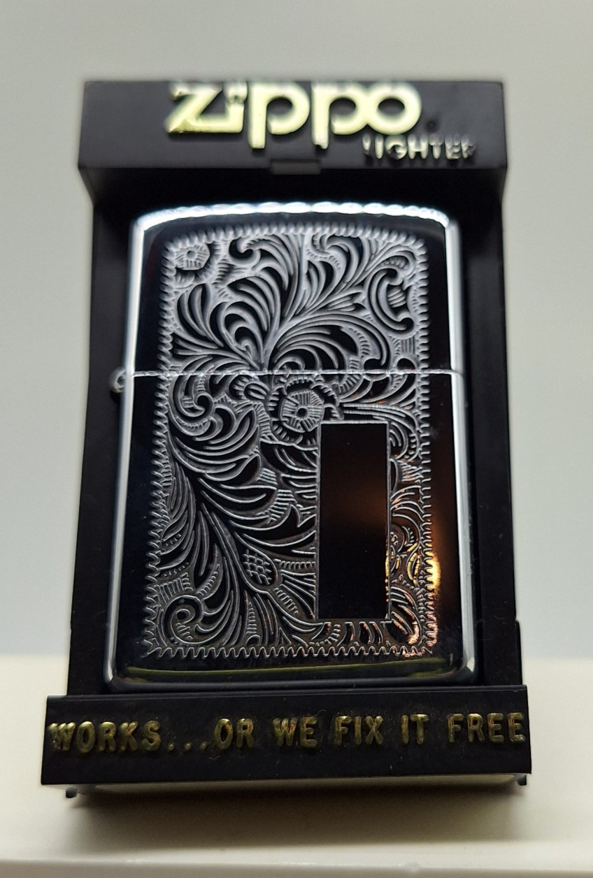 Vintage ZIPPO LIGHTER „Regular Venetian“ High Polish Chrome 352 UNUSED W/ PAPERS