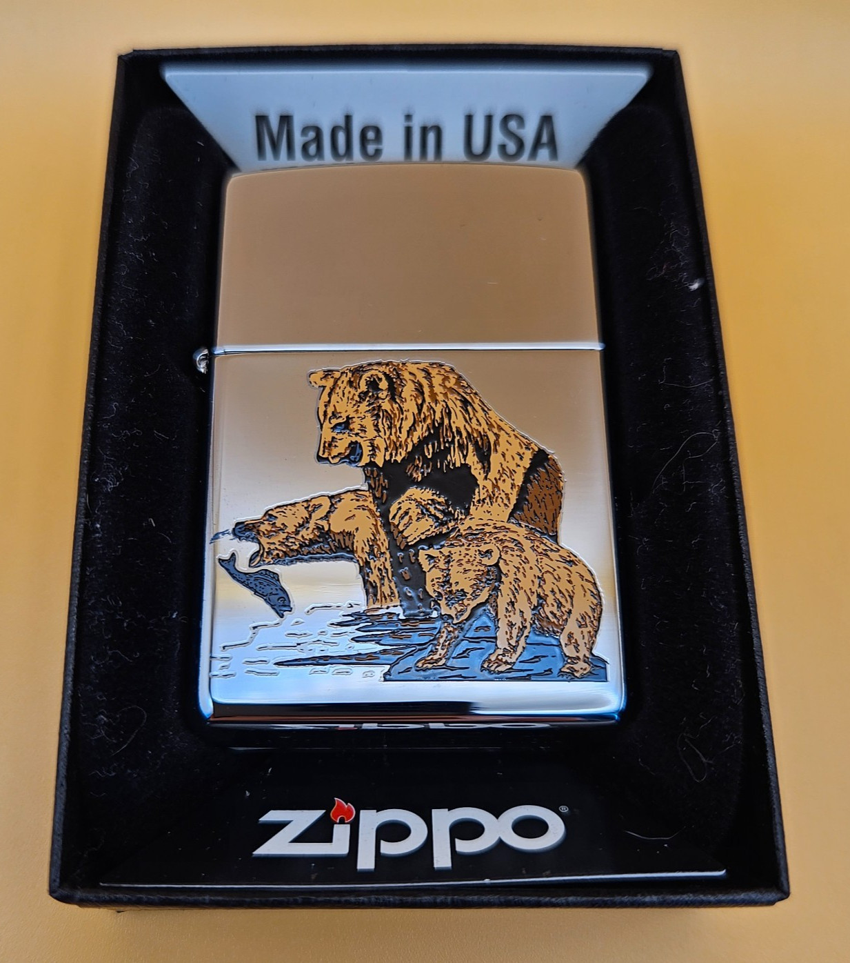 Zippo Lighter 2004 Grizzly Bear Mother And Her 2 Cubs, France-Spain Market, New