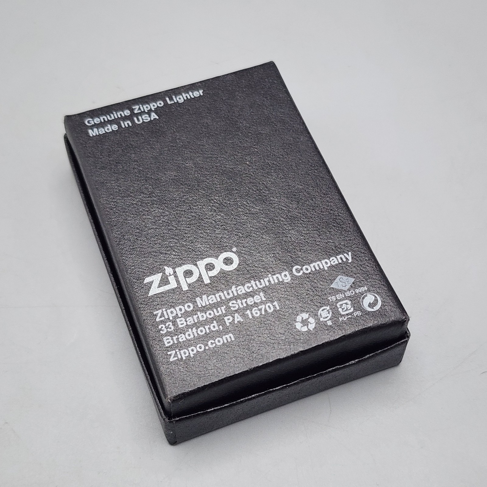 Vintage CLASSIC MATTE BLACK ZIPPO LIGHTER MADE IN BRADFORD,PA.