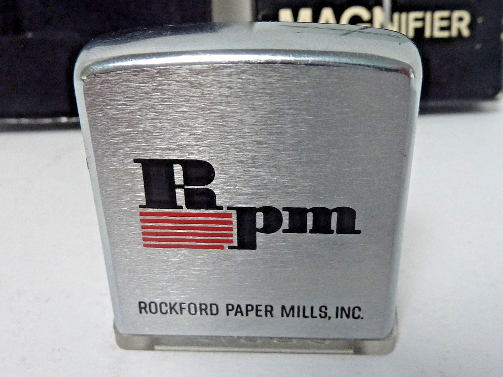 VINTAGE ZIPPO MAGNIFIER ADVERTISING ROCKFORD PAPER MILLS INC. – NEW OLD STOCK