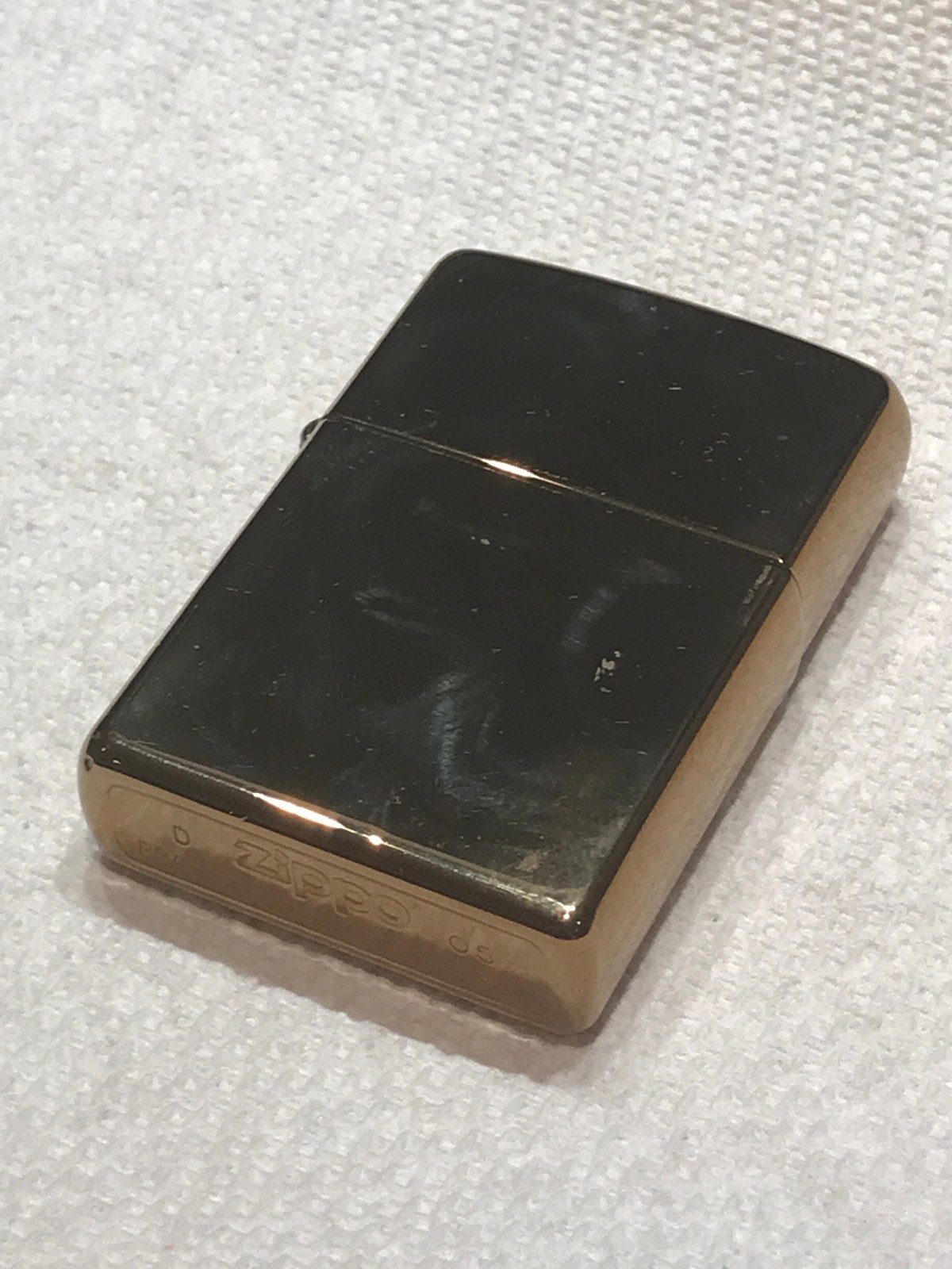 CLASSIC GOLD TONE ZIPPO LIGHTER MADE IN BRADFORD,PA. U.S.A. THE CODE IS D 05