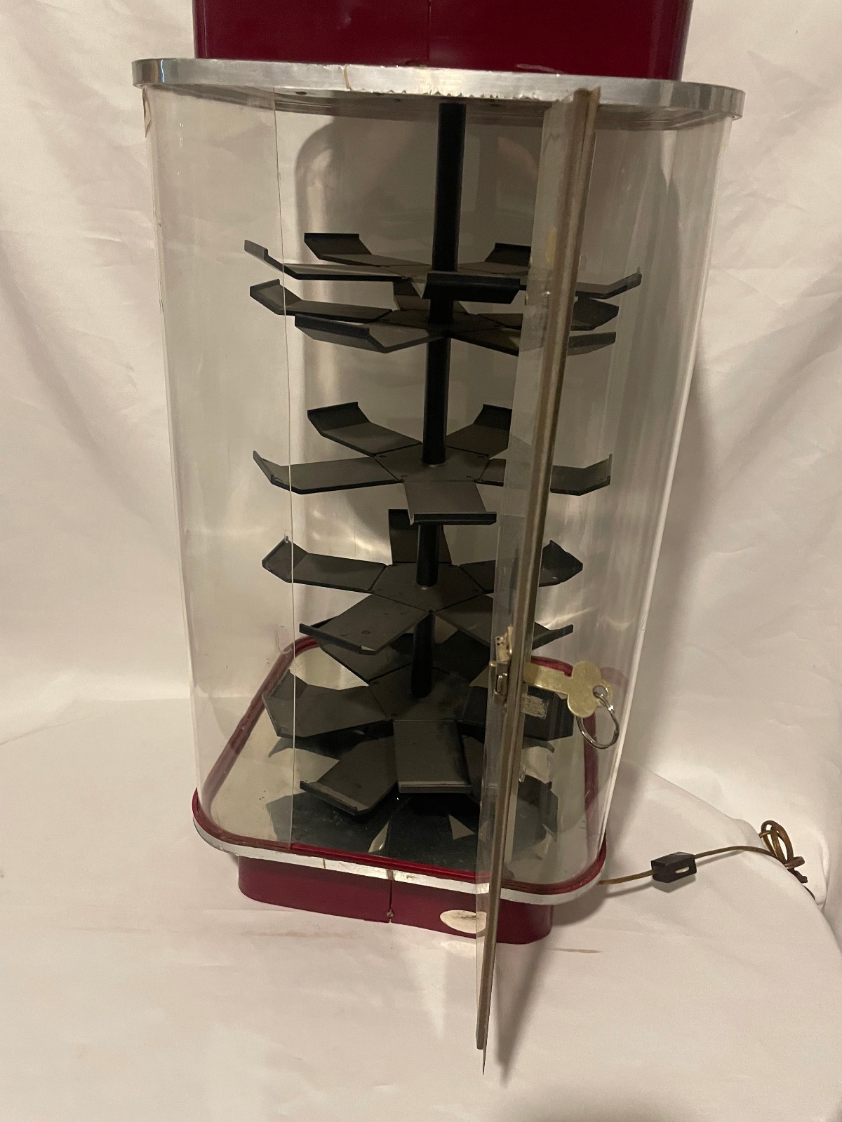 🔥 Vintage ZIPPO Lighter Rotating Red Display Stand Case Lights Up and Works