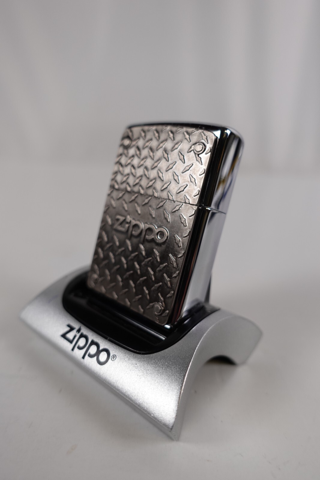 Zippo Spellout Tire Track Logo Textured Zippo Unstruck New Cool