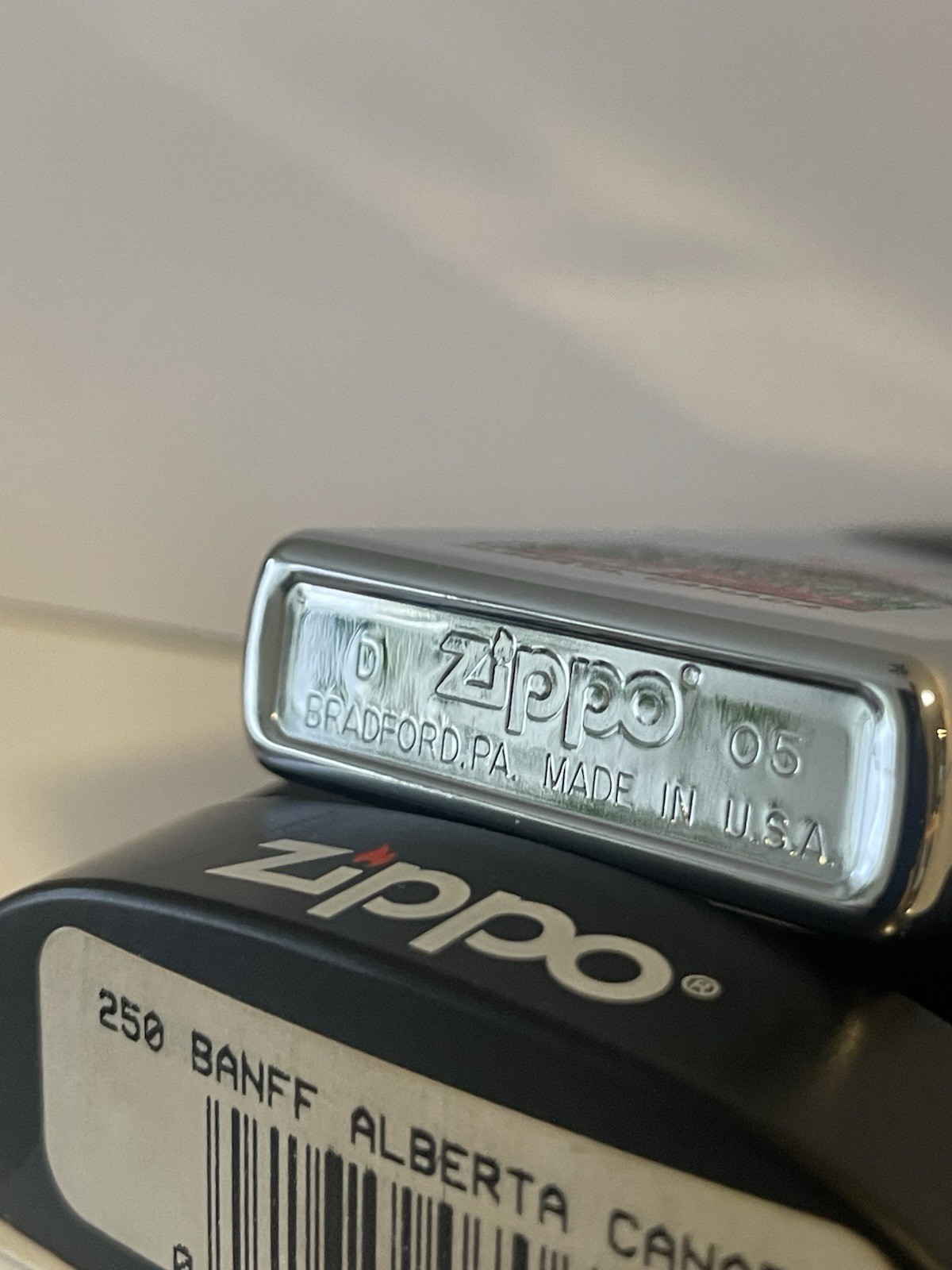 Zippo(2005).New.Unfired.No Fuel. High Polish Chrome.