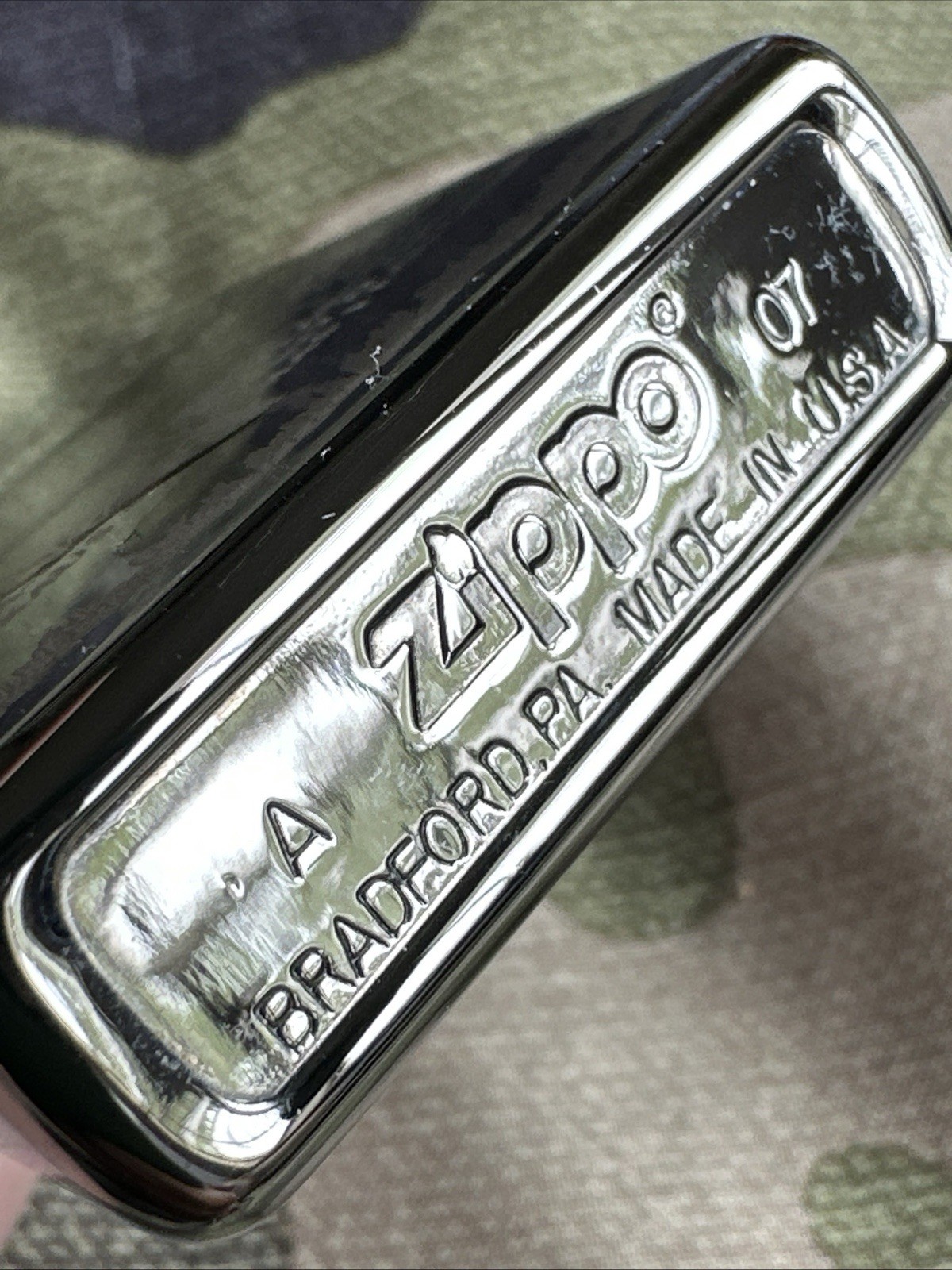 2007 Vintage Zippo Lighter – The Wall – Vietnam Remembered – Midnight Chrome