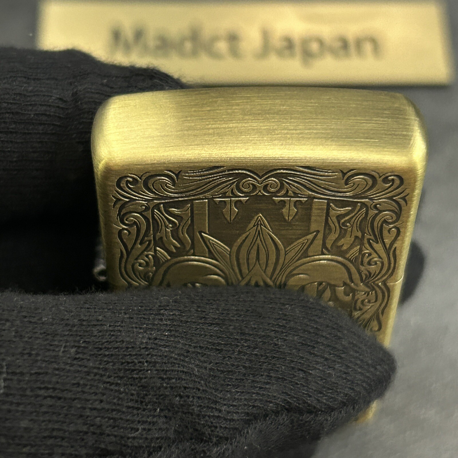 Zippo Classic Lily Arabesque Antique Gold Etching Oil Lighter Regular Case Japan