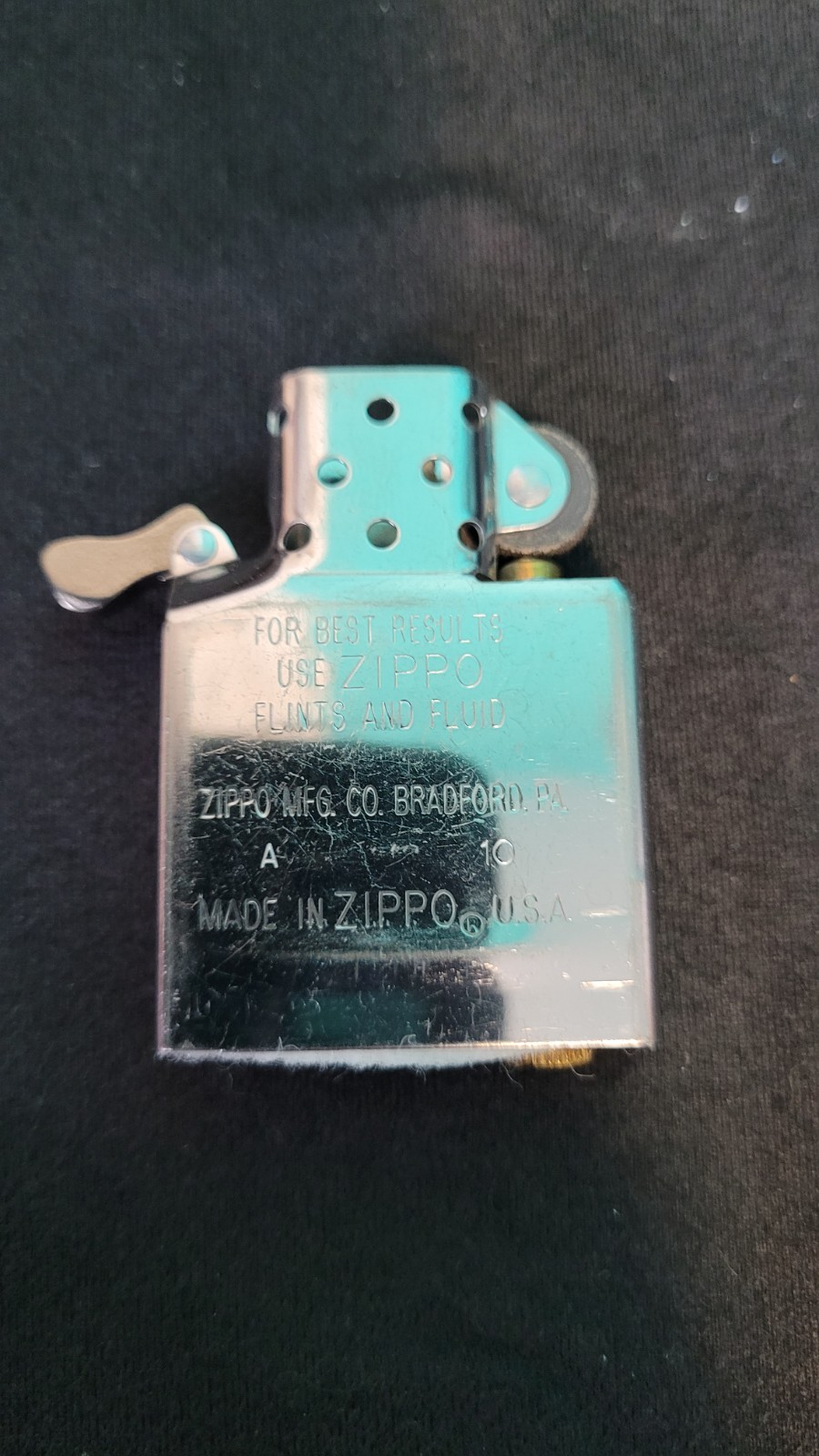 Zippo High Polish Chrome Lighter „Zippo“ logo NEW Feb 2010