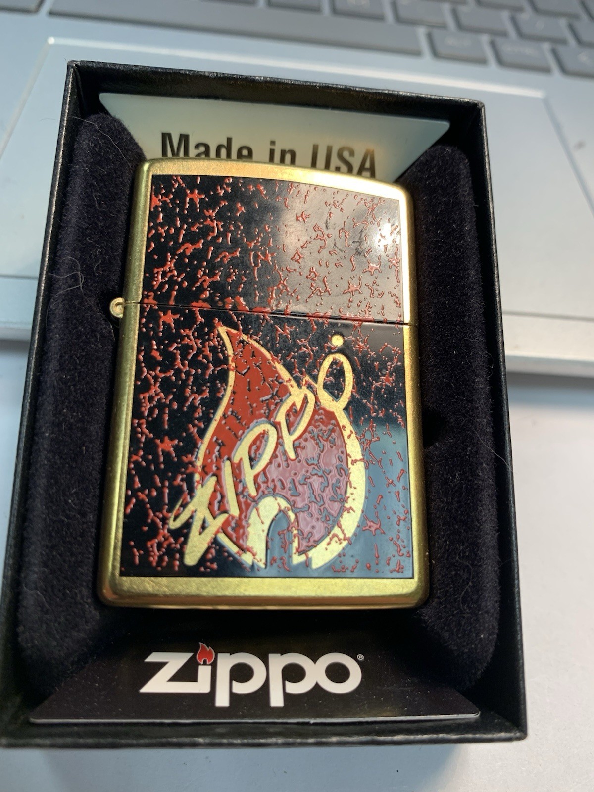 2008 Zippo Retro Flame Gold Dust Street Finish Lighter Sealed in Box