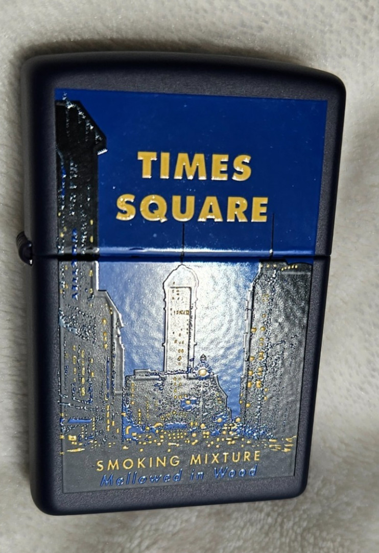 Zippo Lighter 2000 Times Square Smoking Mixture Mellowed in Wood, Nostalgic!