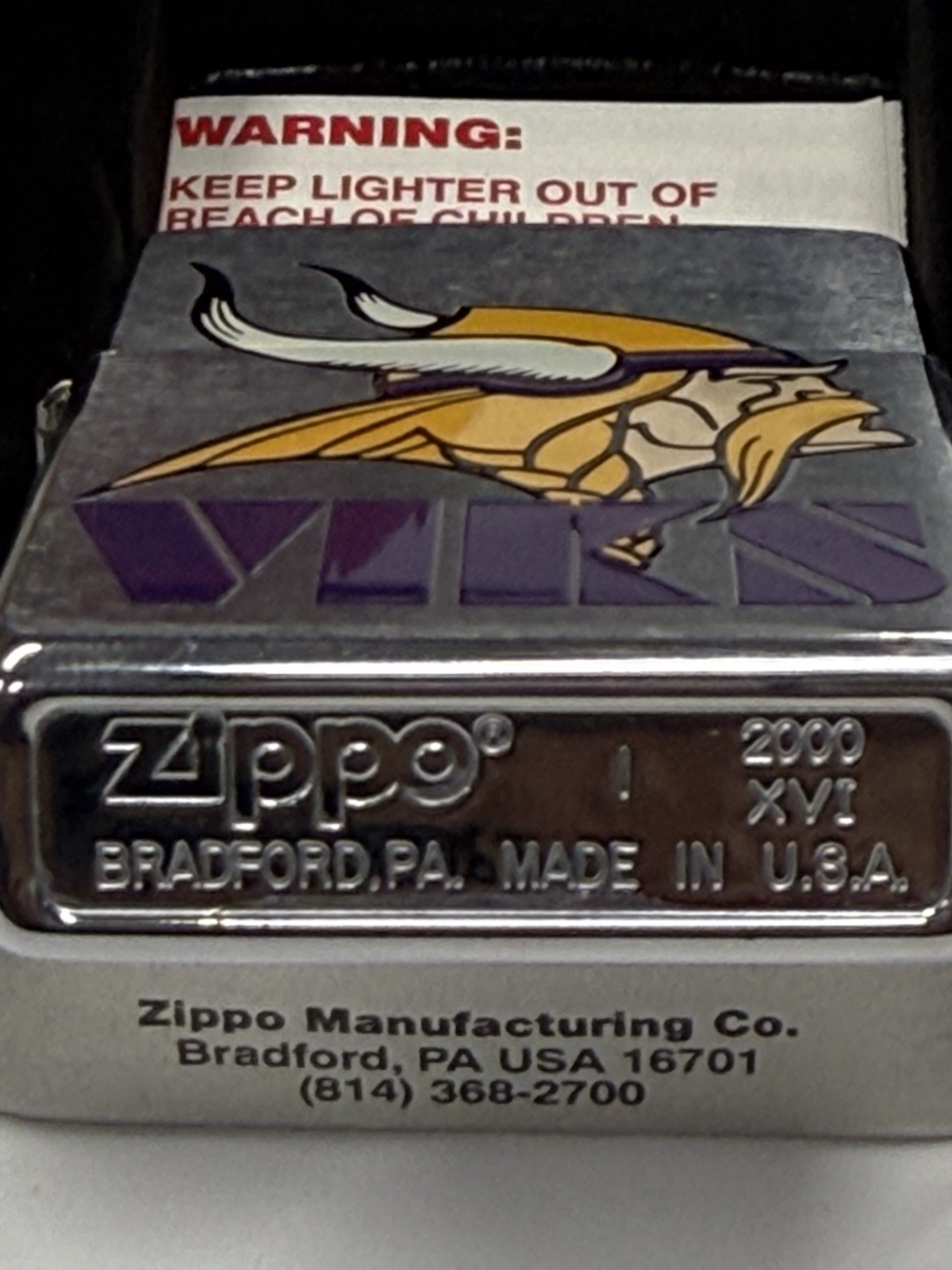 ZIPPO 2000 MINNESOTA VIKINGS NFL FOOTBALL LIGHTER UNFIRED IN BOX 136