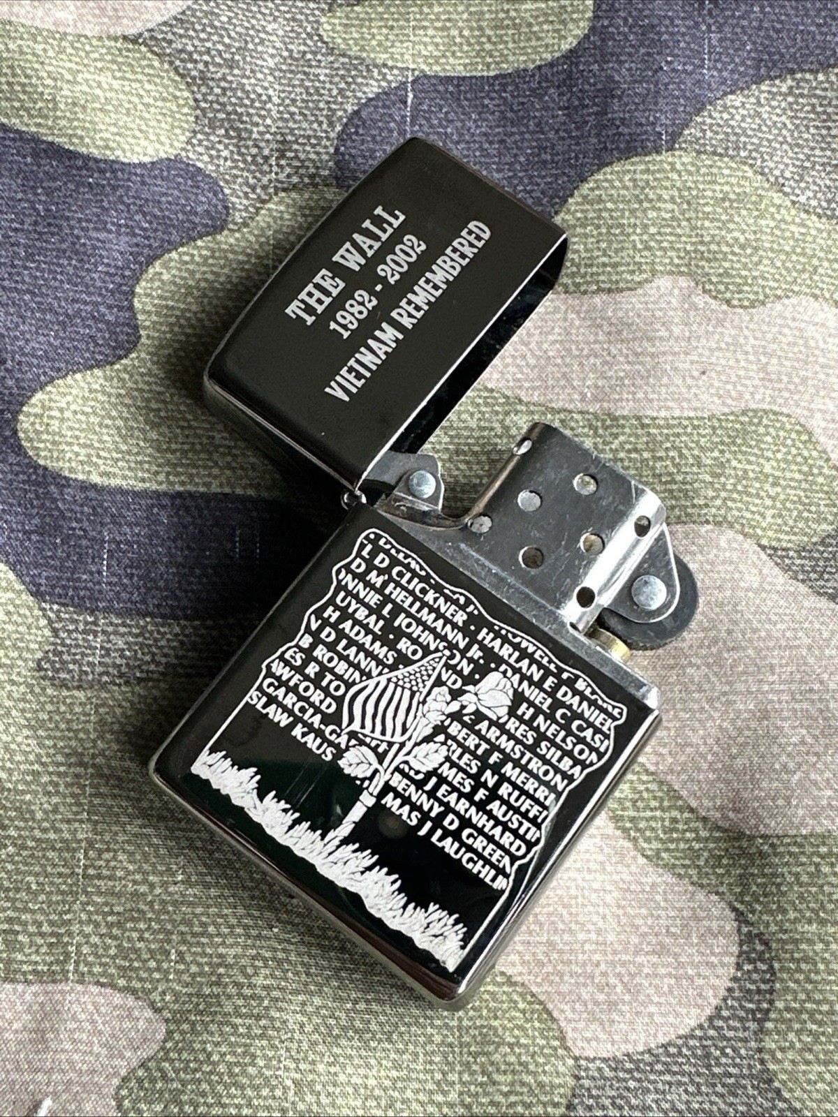 2007 Vintage Zippo Lighter – The Wall – Vietnam Remembered – Midnight Chrome