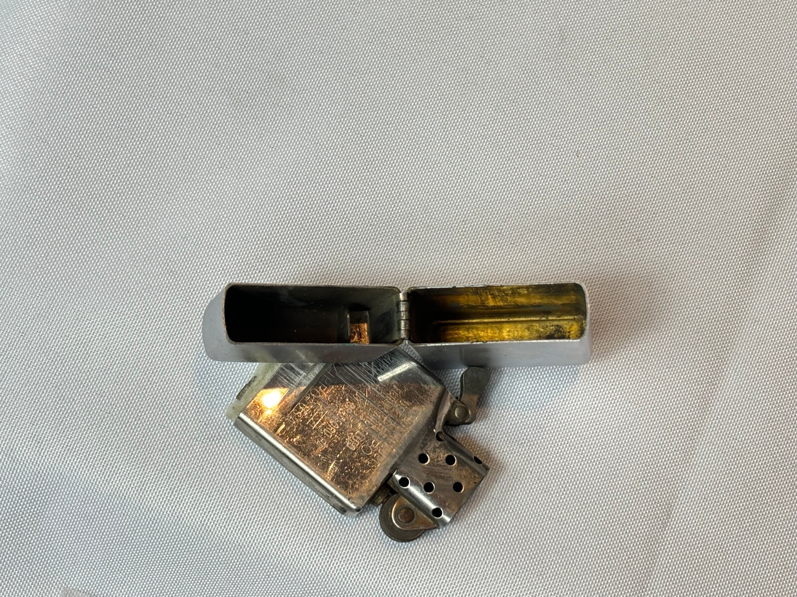 2000 Zippo Lighter Brushed Chrome Hinged Lid Smoking Accessory In Original Box