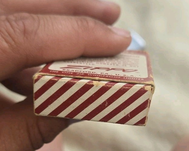 Vintage ZIPPO Lighter – 1958 Pat Pend – Nice Condition 2517191 Candy Stripe Box!