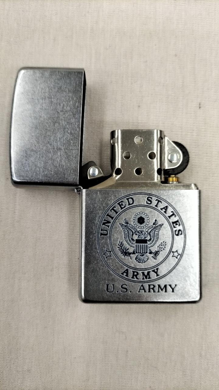Vintage Zippo 2006 United States Army US ARMY Oil Lighter with Plastic Case