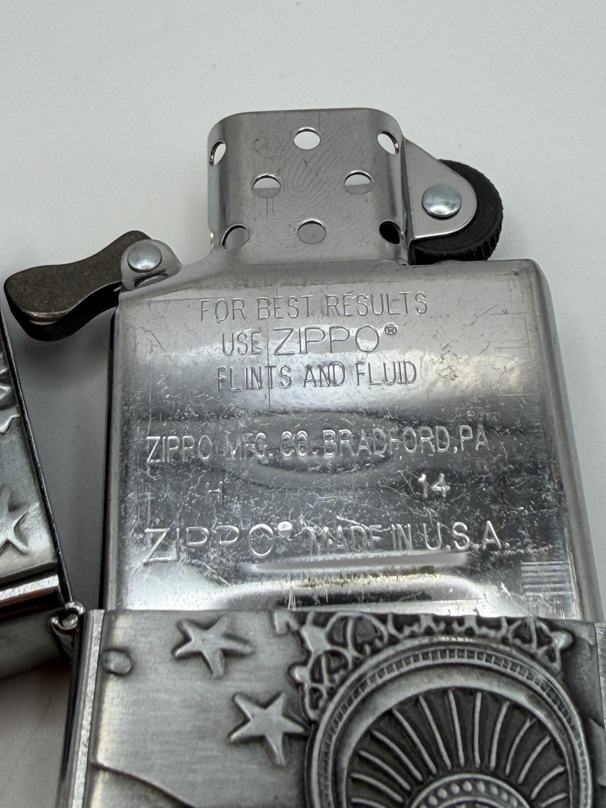 Vintage 2014 Patriotic Eagle Torch Emblem Chrome Zippo Lighter New