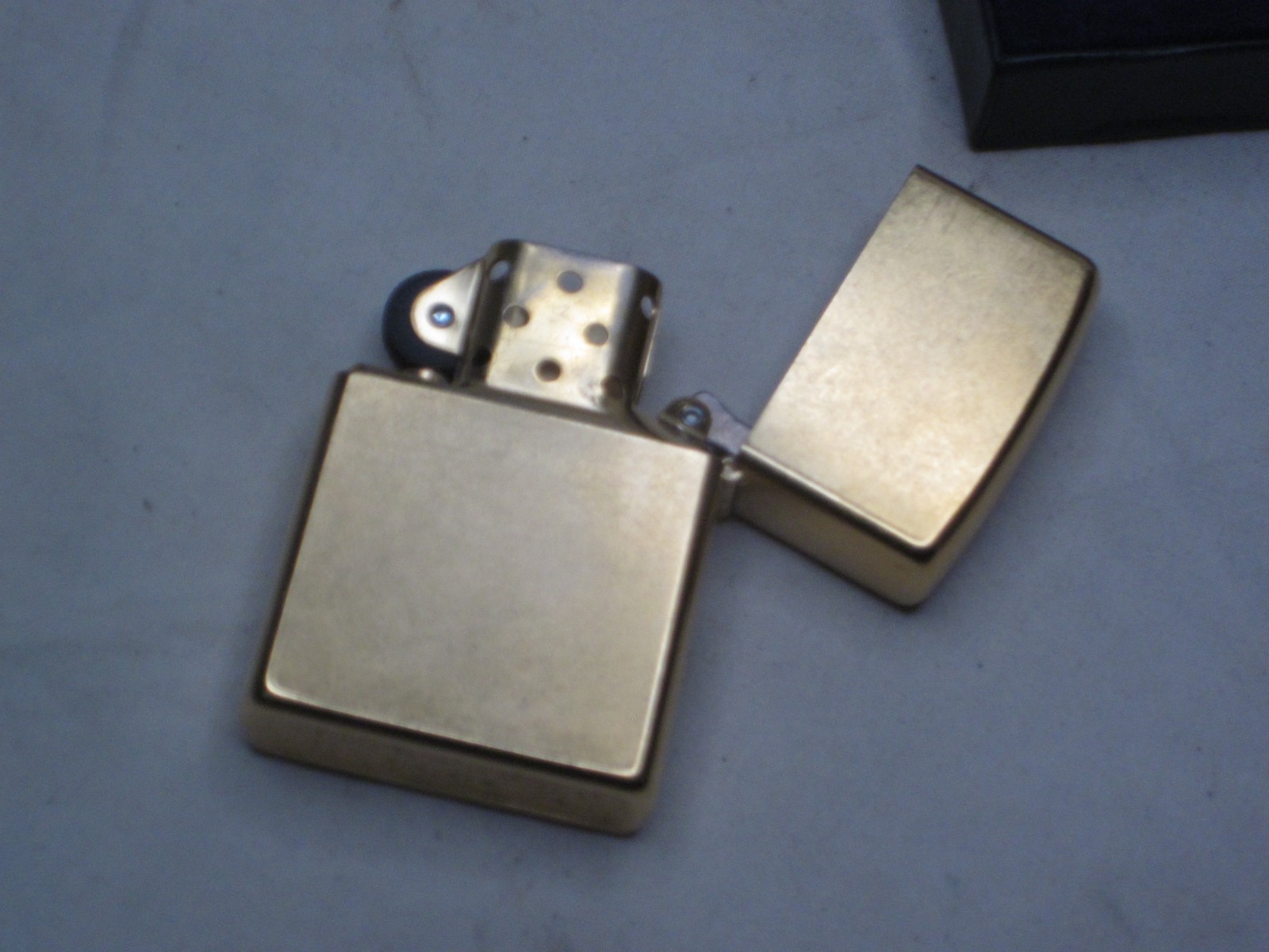Genuine Zippo Lighter 24193 Retro Flame Gold Dust 2007 unlit w/ box