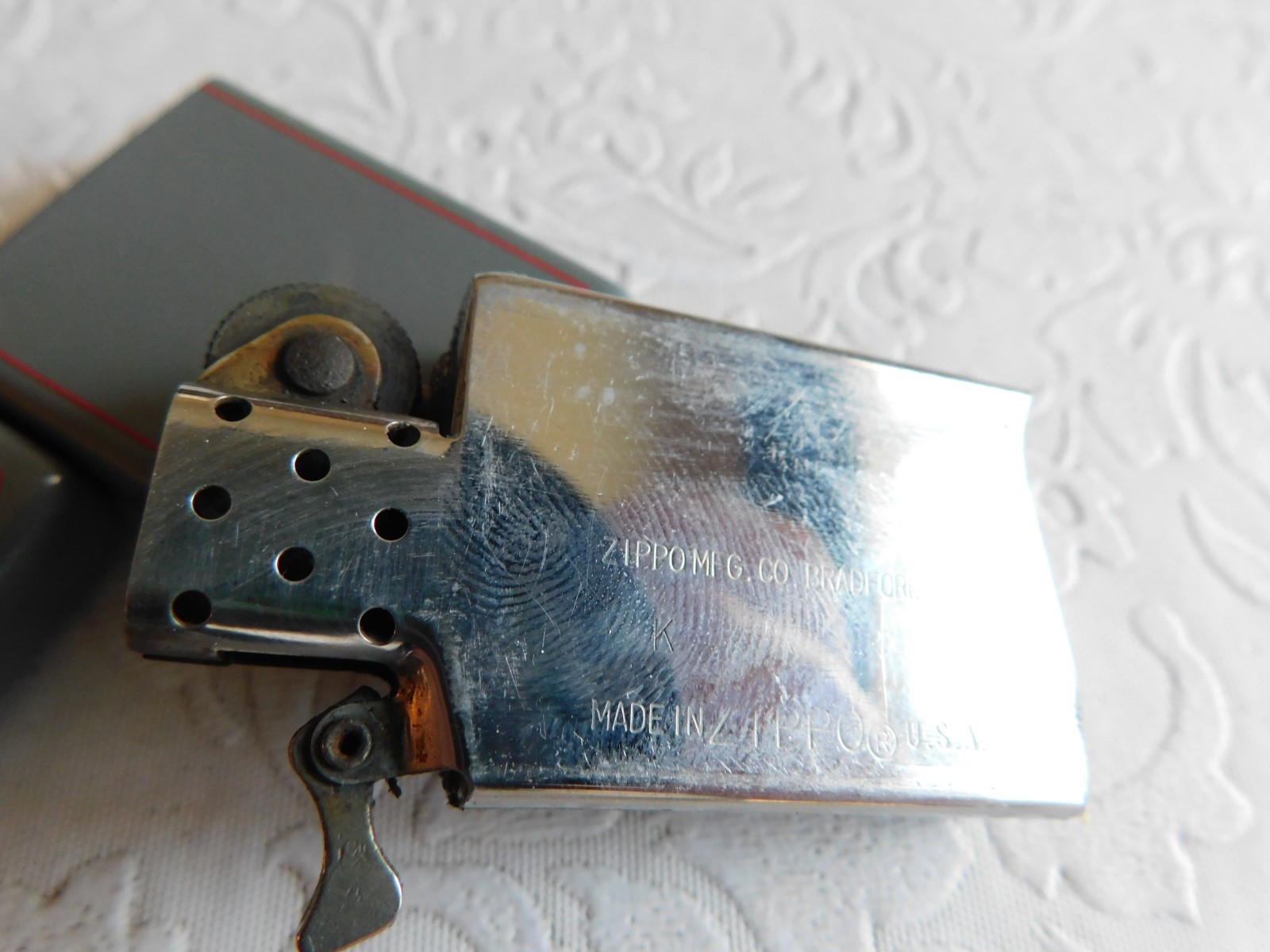 1991 VINTAGE GREY ENAMEL RED PIN STRIPE SLIM ZIPPO LIGHTER – SPARKS !