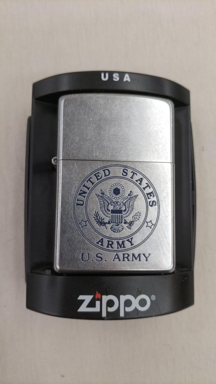 Vintage Zippo 2006 United States Army US ARMY Oil Lighter with Plastic Case