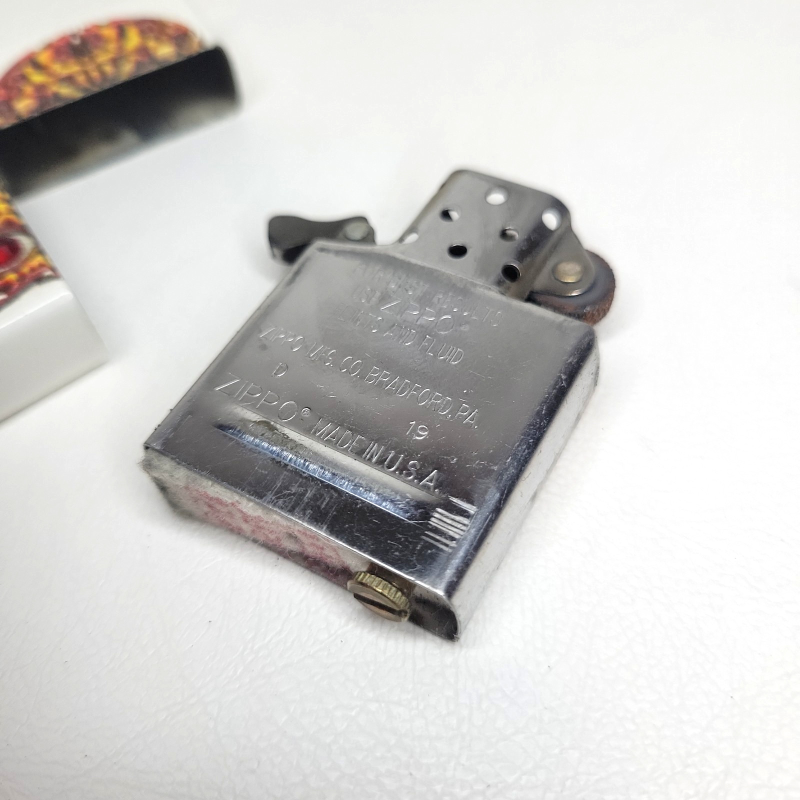 Zippo Windproof Lighter Tribal Red-Eyed Skull on White Painted Brass 2019