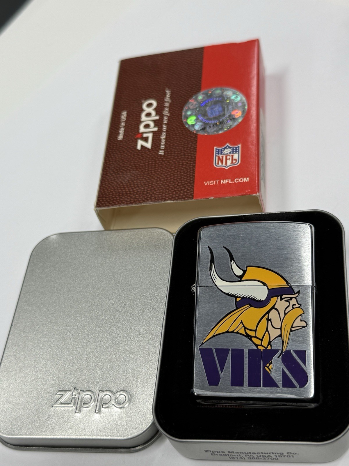 ZIPPO 2000 MINNESOTA VIKINGS NFL FOOTBALL LIGHTER UNFIRED IN BOX 136