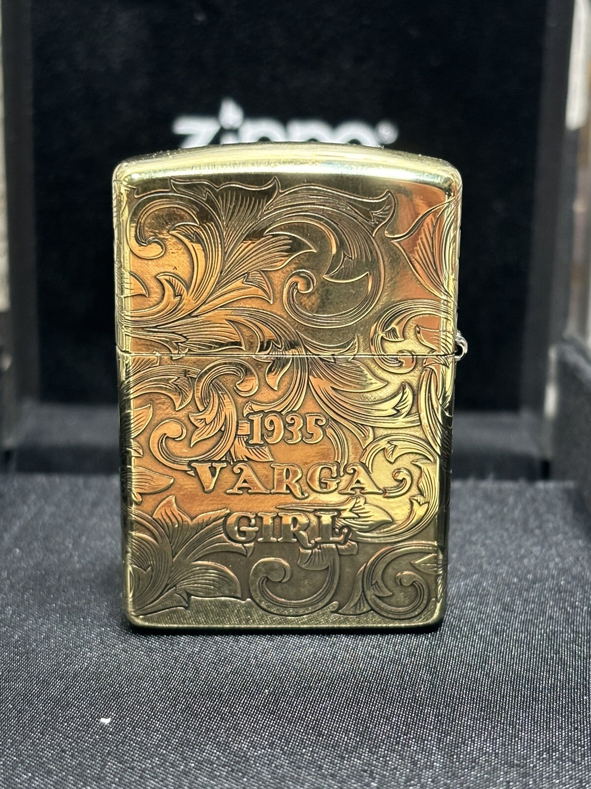 RARE Zippo Armor 4-side 1935 Varga girl Zippo Lighter With Exquisite Zippo Box