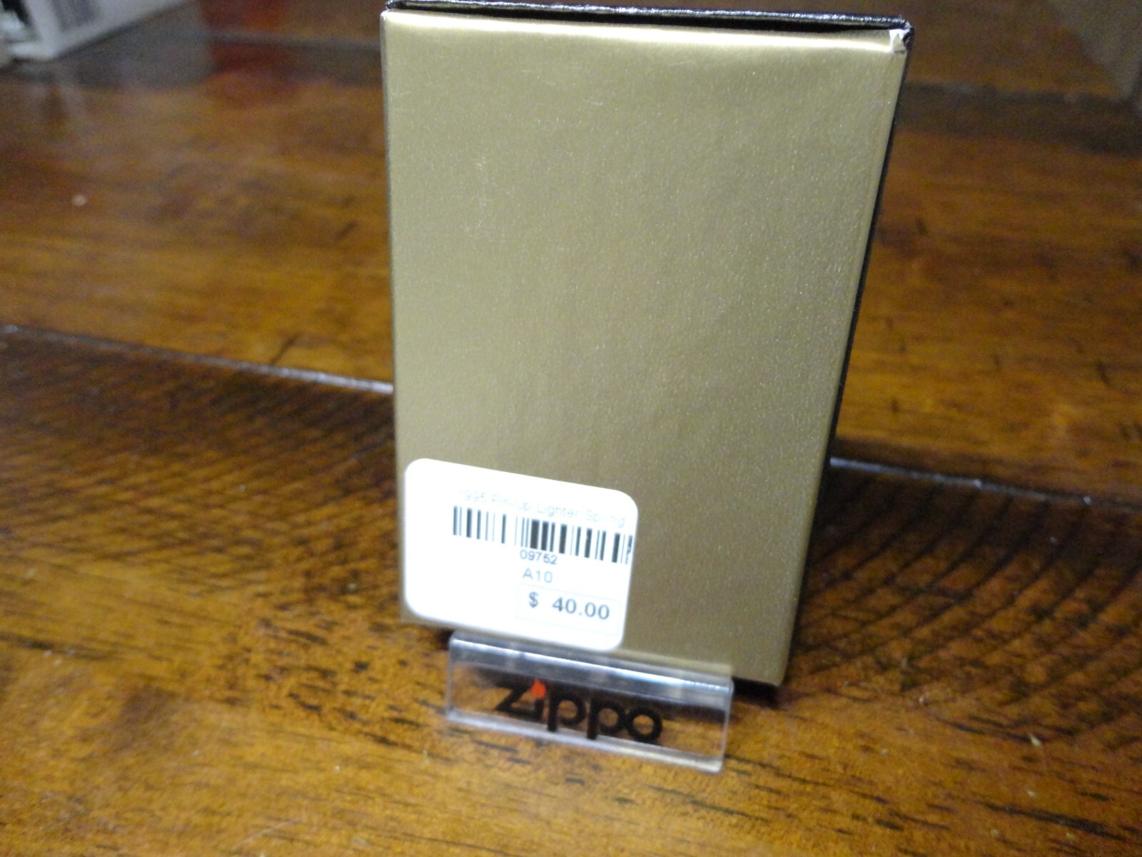 SPRING PINUP GIRL FROM COLLECTIBLE ZIPPO SET ZIPPO LIGHTER MINT IN BOX 1996