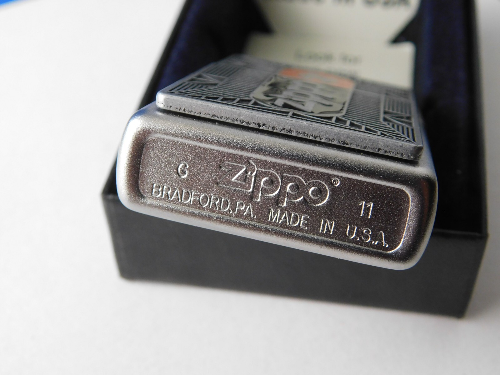 ZIPPO LIGHTER THICK EMBLEM BLACK RED CHROME CLASSIC FLAME LOGO 2011 NEW GIFT BOX
