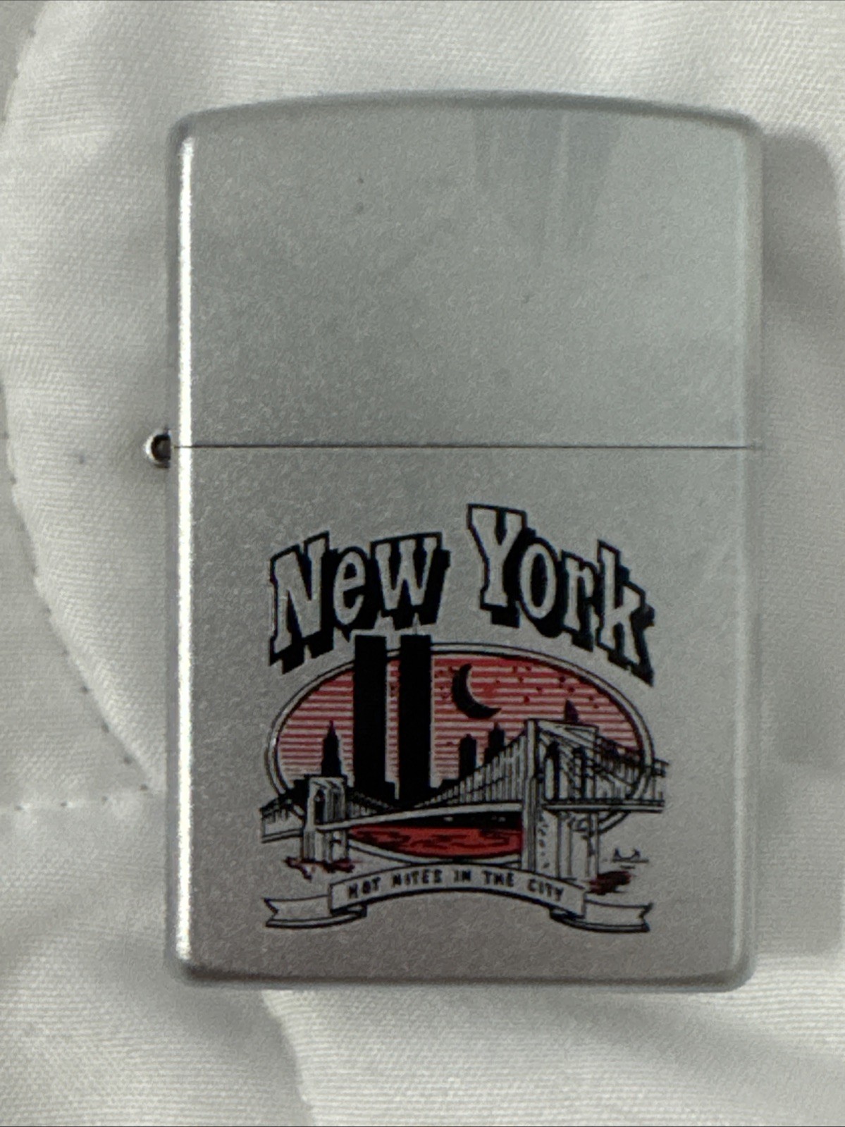 ZIPPO New York Hot Nights In The City TWIN TOWERS 2005 original Orange Sticker
