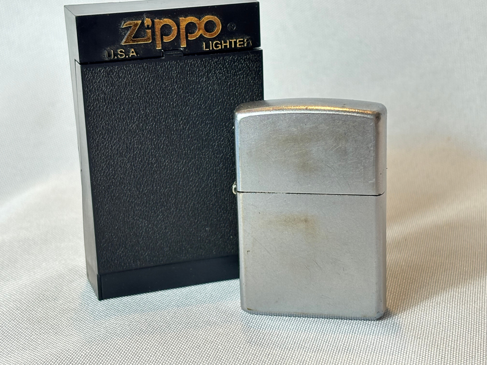 2000 Zippo Lighter Brushed Chrome Hinged Lid Smoking Accessory In Original Box