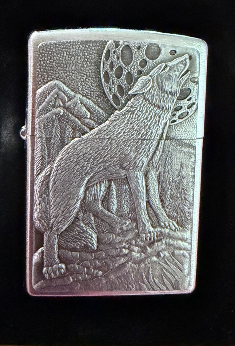 New Zippo Lighter. Rare 1996 Endangered Species. Silver 3D Wolf. sealed with/coa