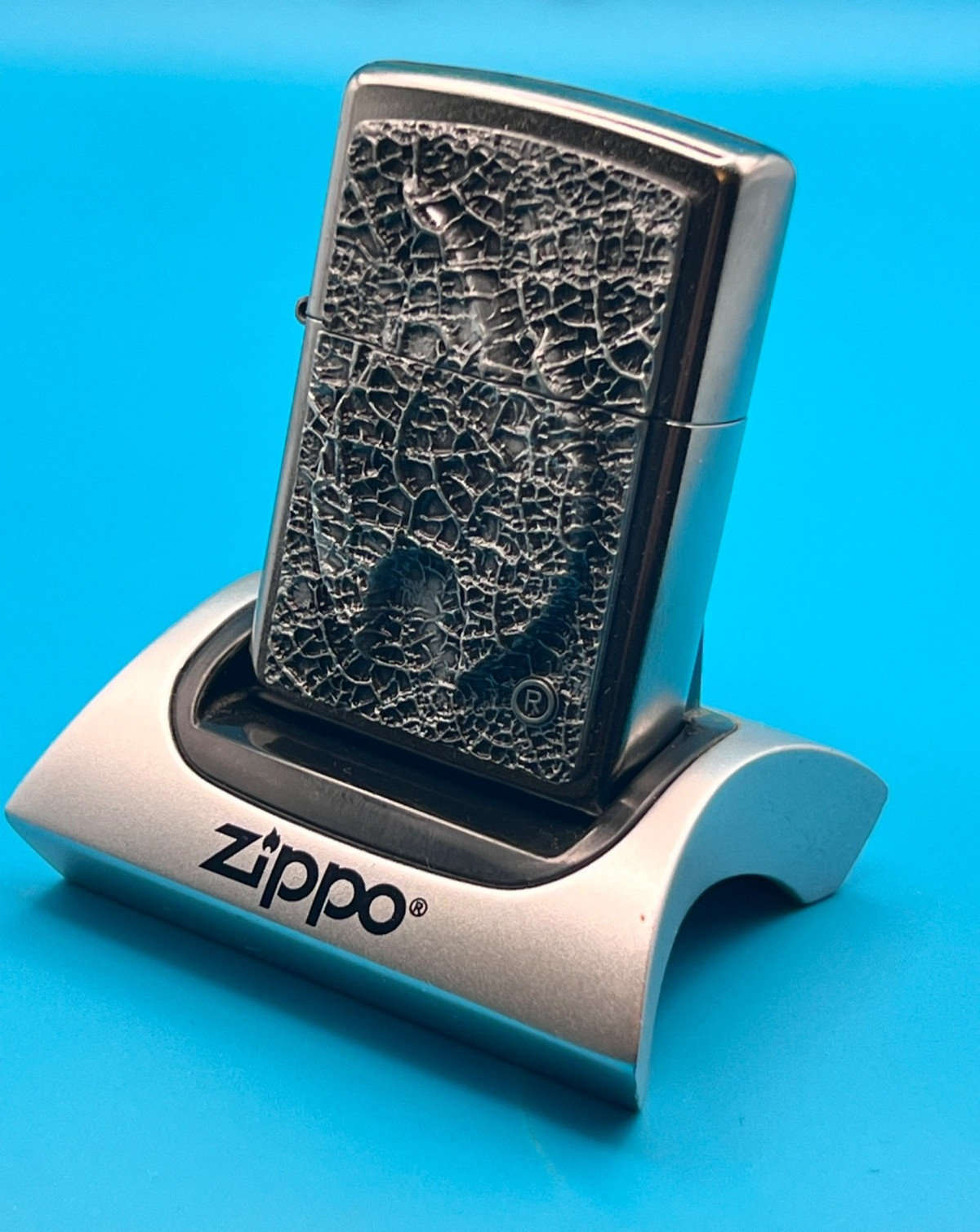 Genuine Brand New 2015 Zippo Lighter Awesome BURNT TEXTURED FLAME LEAF Emblem