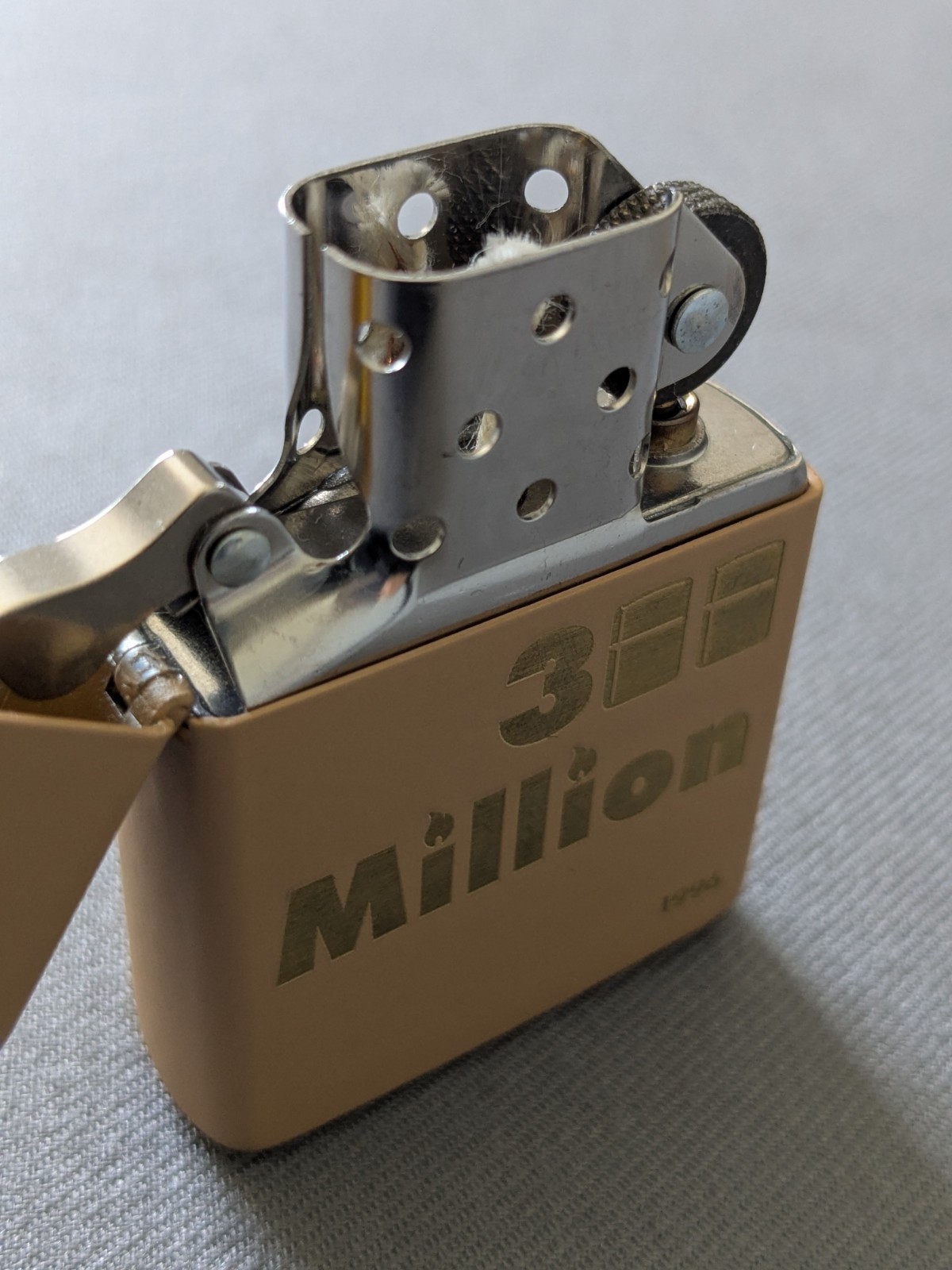 1996 ZIPPO EMPLOYEES CELEBRATE 300 MILLION 1990 RETRO STAMP ERROR? ZIPPO LIGHTER