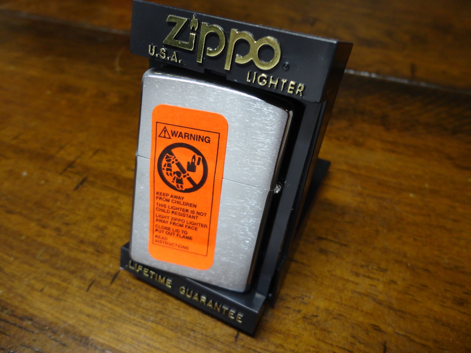 ZIPPO PLASTIC FLUID BOTTLE DESIGN ZIPPO LIGHTER MINT IN BOX 2002